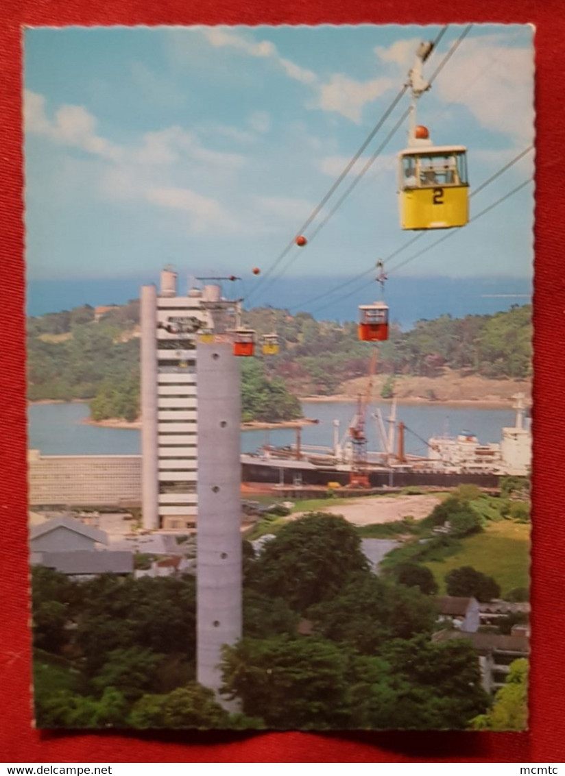 CPSM  Grand Format - Cable Cars And Pylons With Sentosa Island In Background , Singapore  -( Singapour ) Téléférique - Singapur
