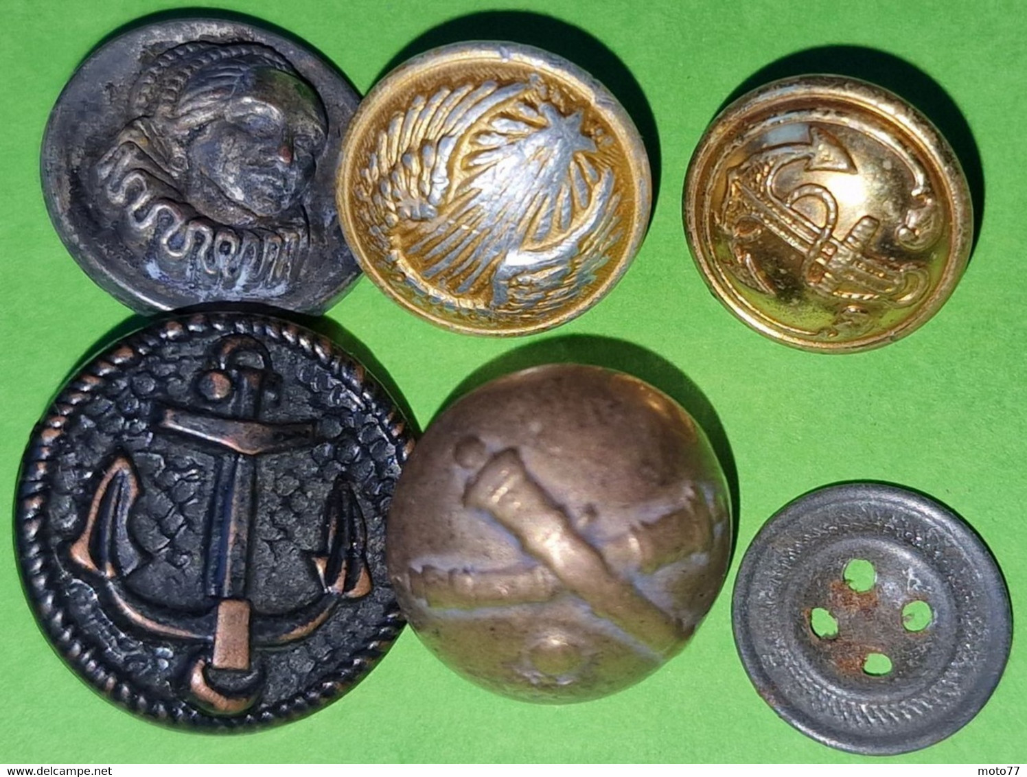 Lot 6 Anciens BOUTONS Divers FRANÇAIS - Gendarme, Militaire ? - Plastique Métal " Laissé Dans Leur Jus "- De 1914 à 1960 - Boutons