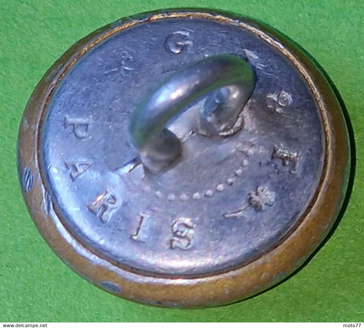 Lot 6 anciens BOUTONS divers FRANÇAIS - Gendarme, Militaire ? - Plastique Métal " laissé dans leur jus "- de 1914 à 1960