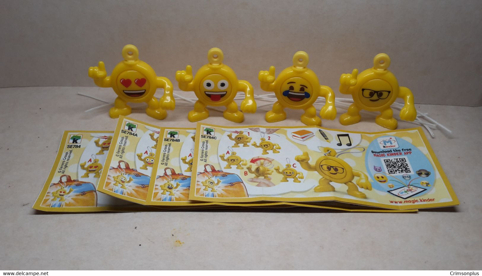 2018 Ferrero - Kinder Surprise - SE784 - SE784C - Joy - Emojoy - Pendants - Complete Set + 4 BPZ's - Monoblocchi