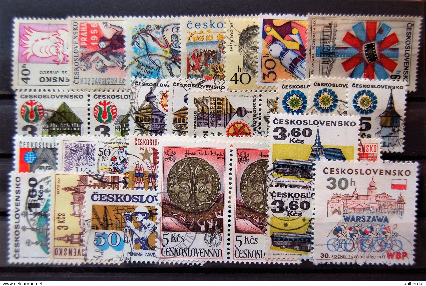 Tchecoslovaquie  Checoslovenko - Small Batch Of 50 Stamps On 2 Cards Used - Collections, Lots & Séries