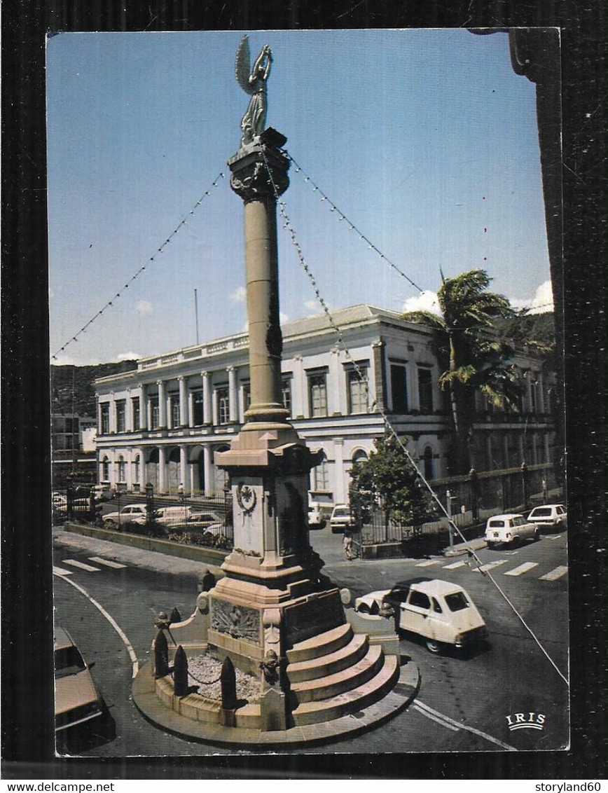 Cpm 9737498 Réunion St Denis Le Monument Aux Morts Et L'ancienne Mairie , Citroen Dyane , Renault 4l - Saint Denis