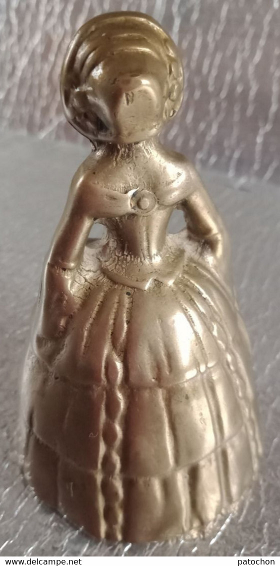 Cloche Clochette Bronze Laiton à Déterminer De Table Service Souvenir 12cm 449gr - Glocken