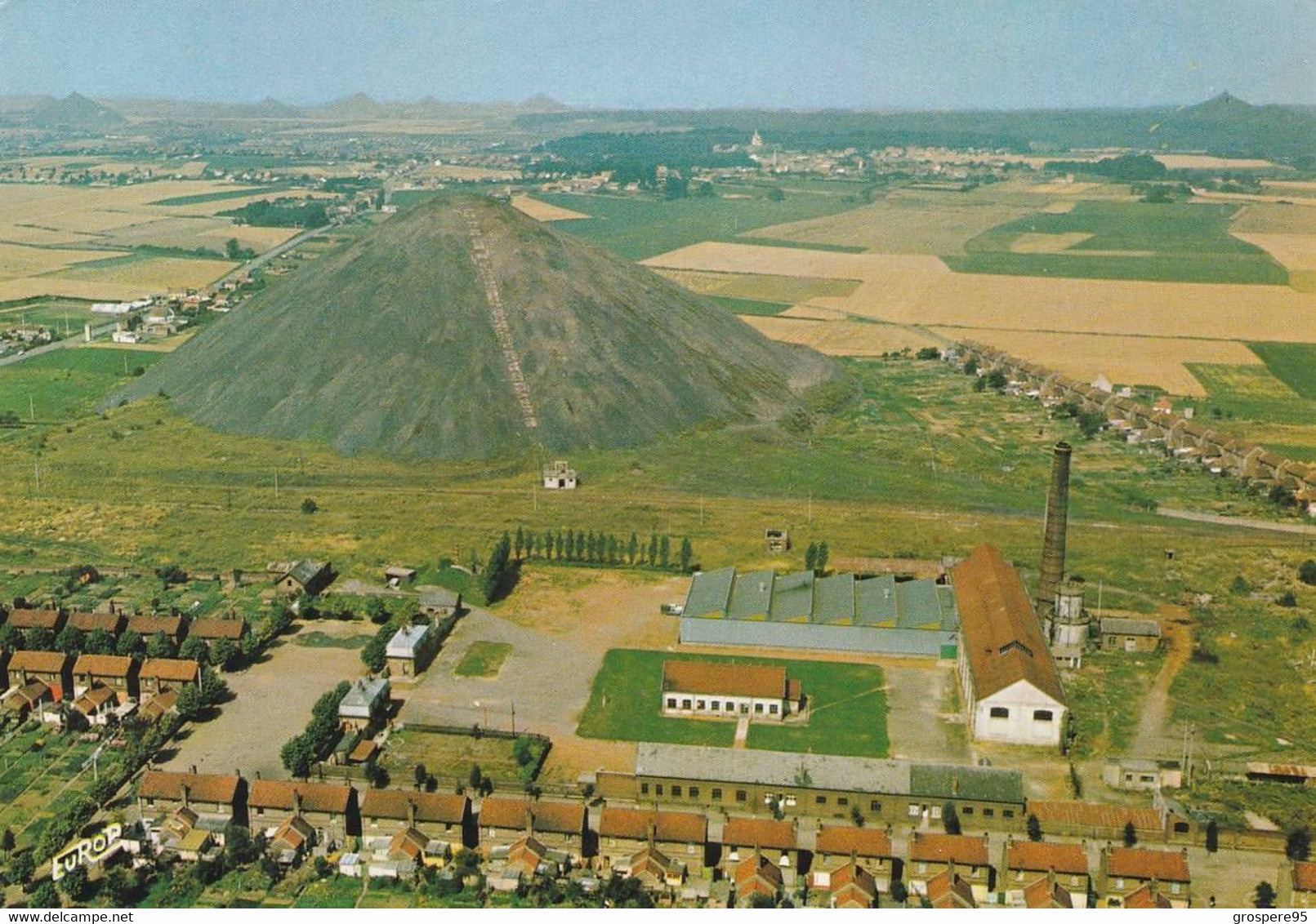 MINE EN ACTIVITE VUE AERIENNE D'UNE FOSSE AVEC CITE MINIERE LIEU A IDENTIFIER - Bergbau