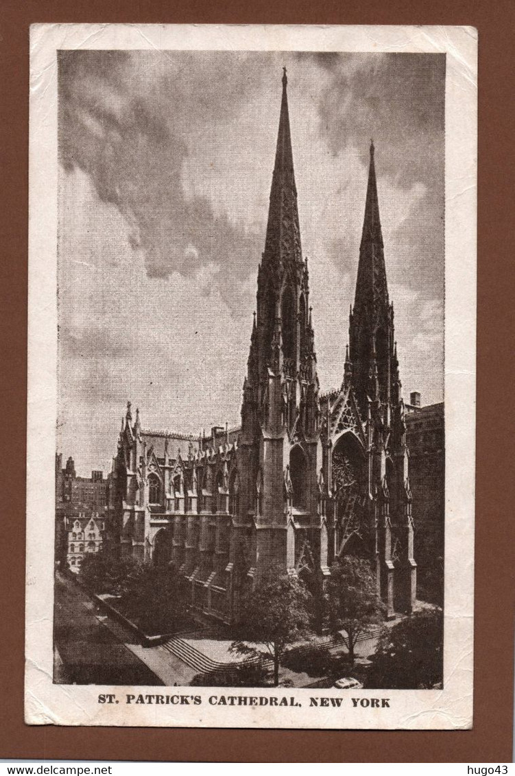 (RECTO / VERSO) NEW YORK EN 1947 - ST. PATRICK'S CATHEDRAL - CACHET TAXE 20 CENTIMES - BEAU TIMBRE ET FLAMME - CPA - Églises