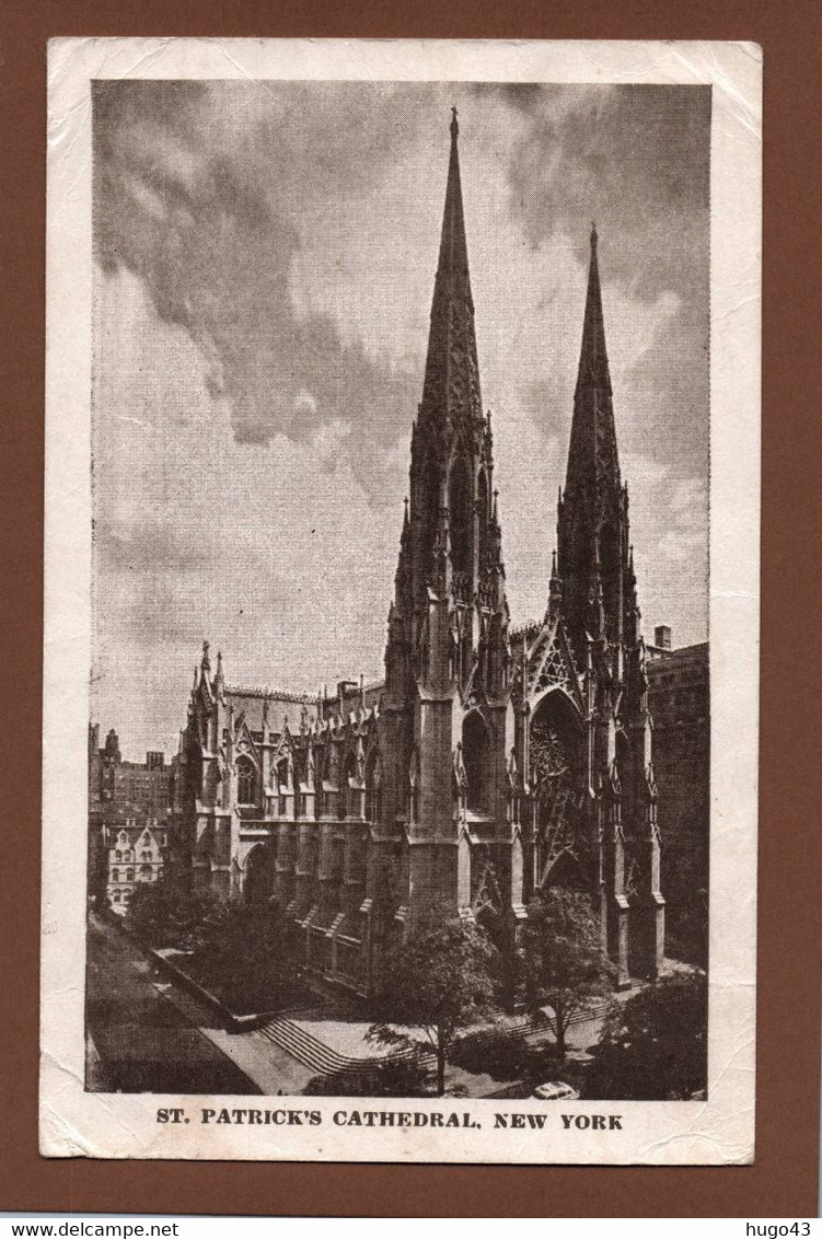 (RECTO / VERSO) NEW YORK EN 1947 - ST. PATRICK'S CATHEDRAL - CACHET TAXE 20 CENTIMES - BEAU TIMBRE ET FLAMME - CPA - Kerken