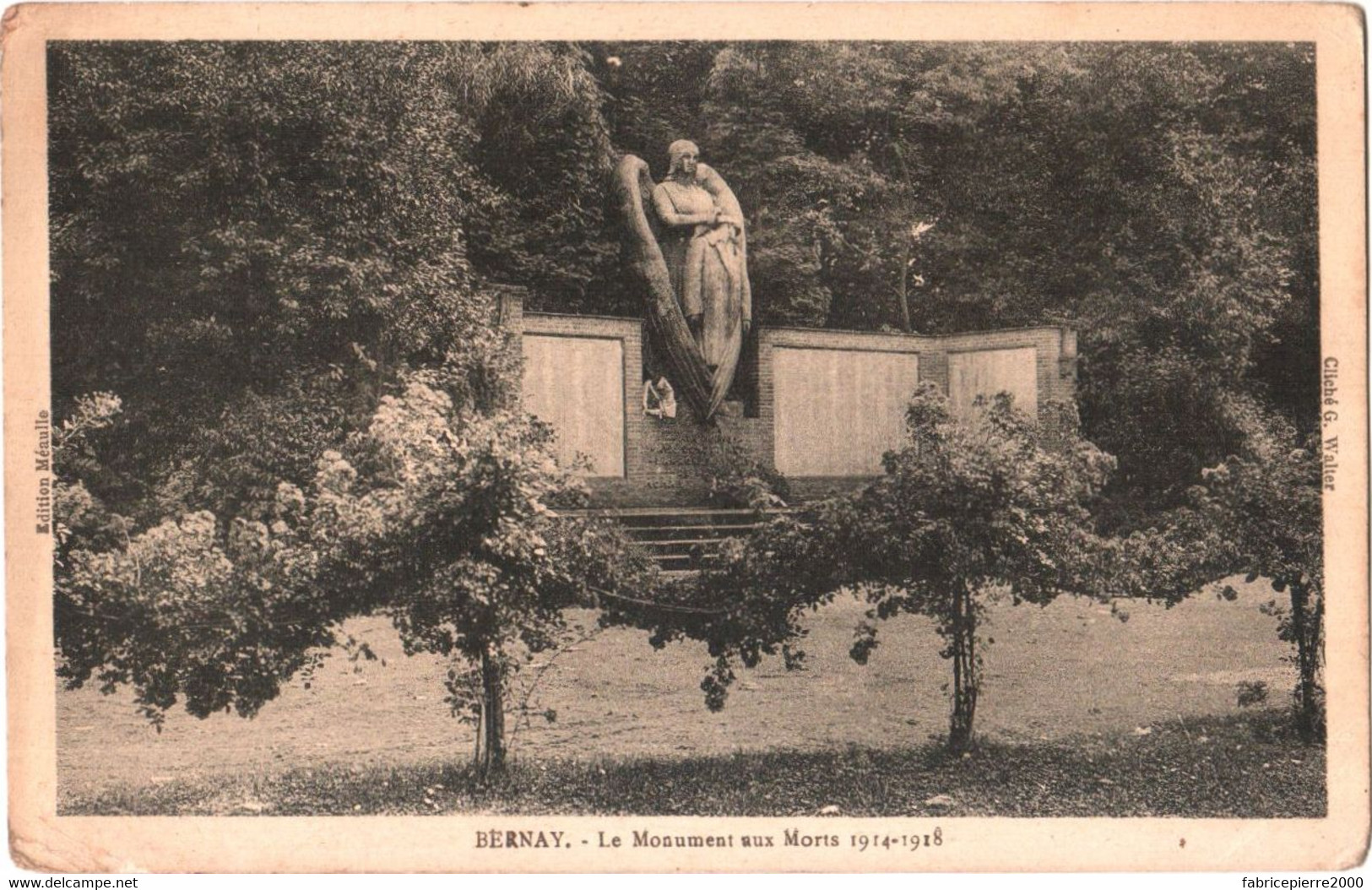 CPA 27 (Eure) Bernay - Le Monument Aux Morts 1914-1918, éd. Méaulle - Monuments Aux Morts