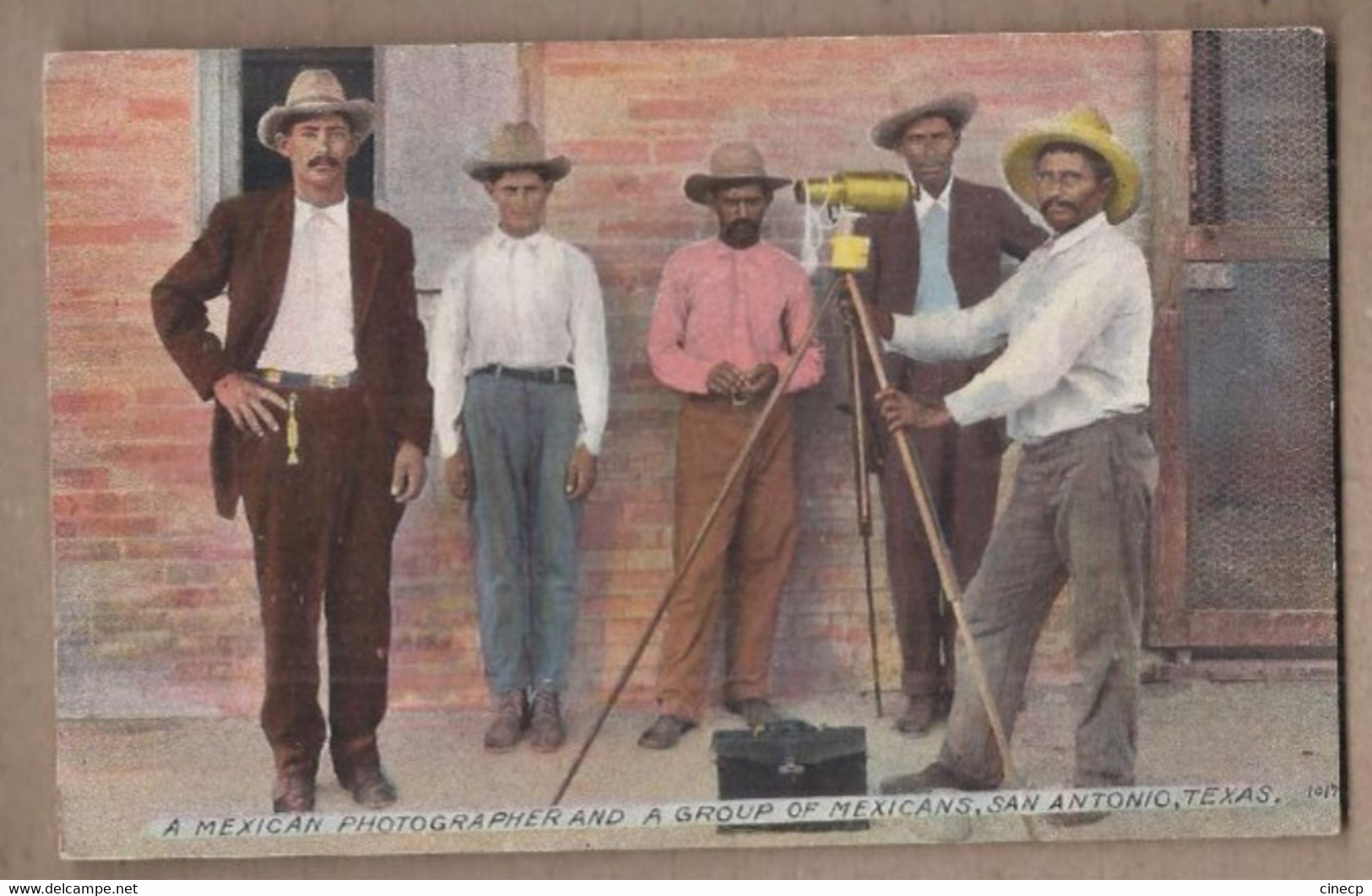 CPA USA - MEXIQUE - SAN ANTONIO - A Mexican Photographer And A Group Of Mexicans APPAREIL PHOTO - San Antonio