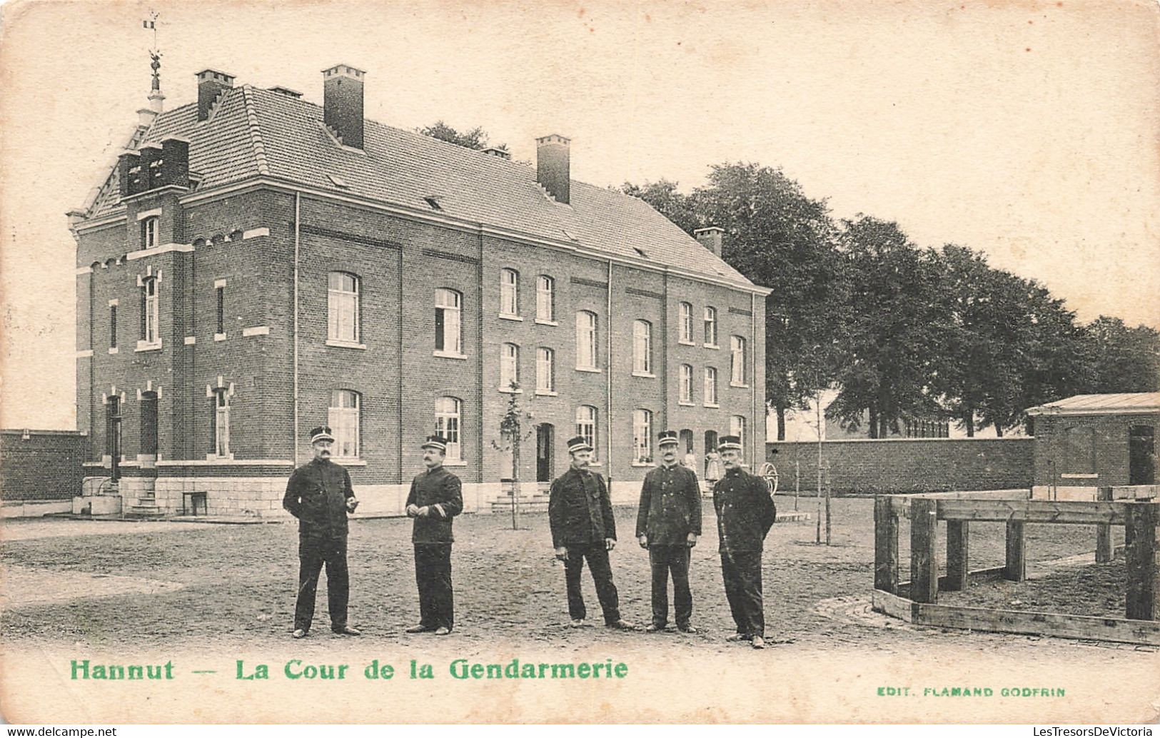 Belgique - La Cour De Gendarmerie - Edit. Flamand Godfrin - Précurseur - Animé - Carte Postale Ancienne - Hannuit