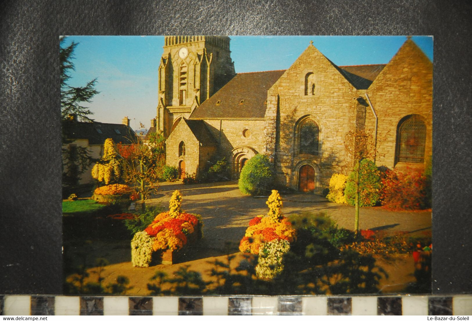 CP, 56, SAINT JEAN BREVELAY - La Place De L'Eglise, Le Puits En Automne - Saint Jean Brevelay