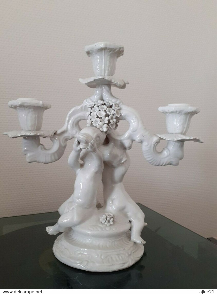 Chandelier Porcelaine Italienne. Signé C. V. Chérubins/ Putti/ Anges. - Kronleuchter, Kandelaber & Kerzenhalter