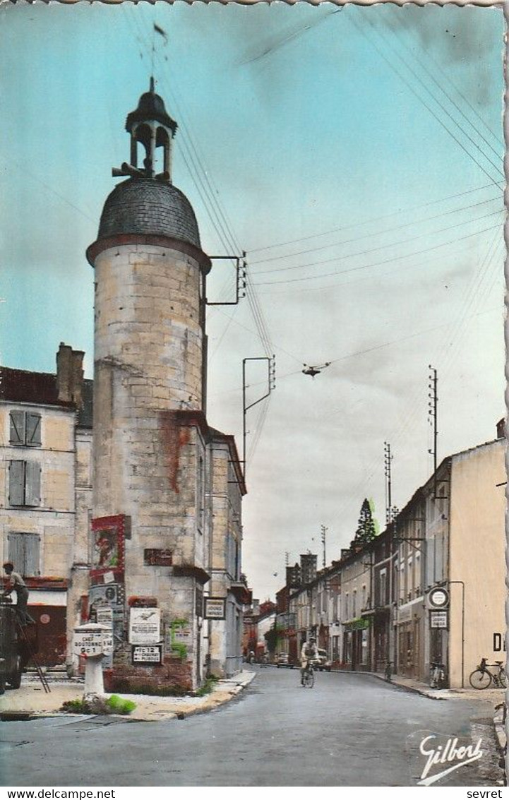 SAUZE-VAUSSAIS. - Rue Principale Et Tour De L'Horloge.  CPSM RARE - Sauze Vaussais