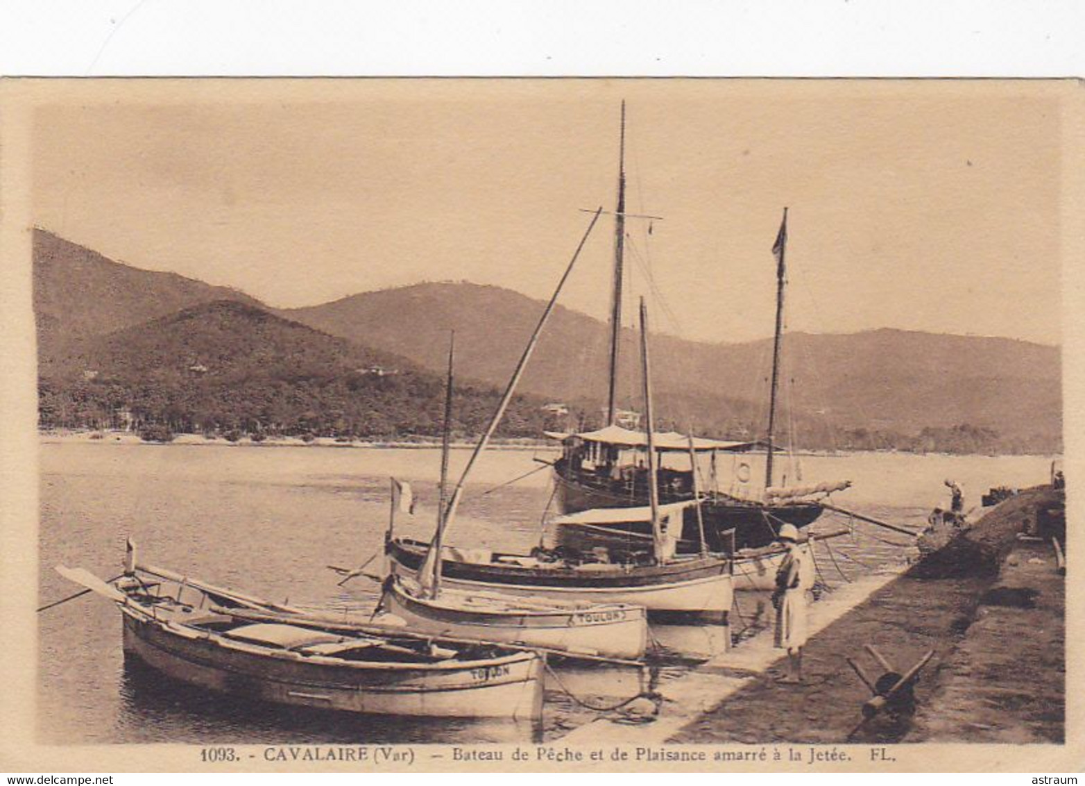 Cpa-83- Cavalaire -personnage- Bateau De Peche Et De Plaisance Amaré A La Jetée -edi FL N°1093 - Cavalaire-sur-Mer