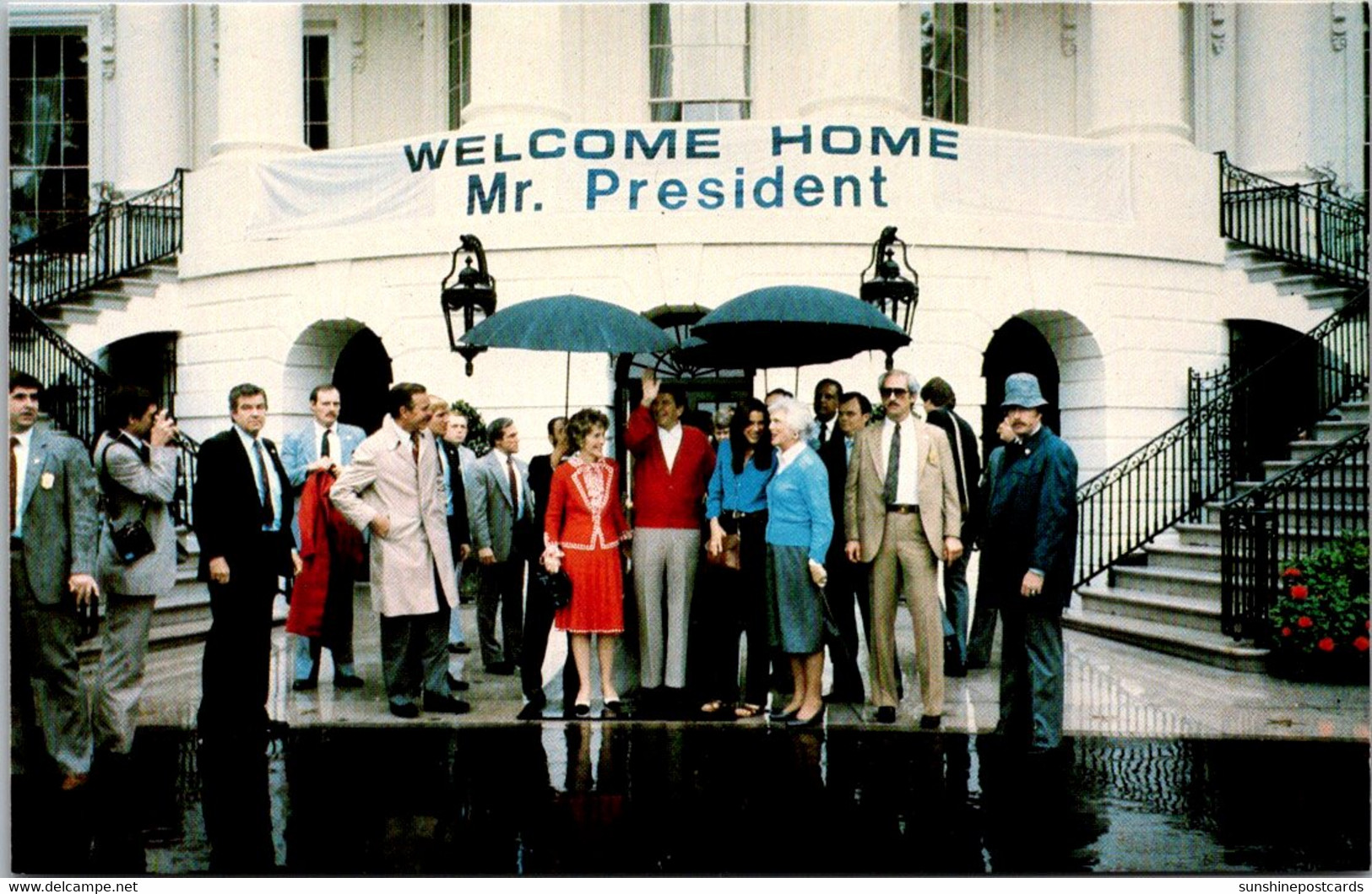 President Ronald Reagan Returning To White House From Hospital After Assasination Attempt - Présidents
