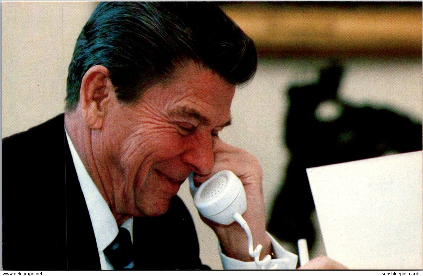 President Ronald Reagan Recuperating In White House Talking On Telephone - Présidents