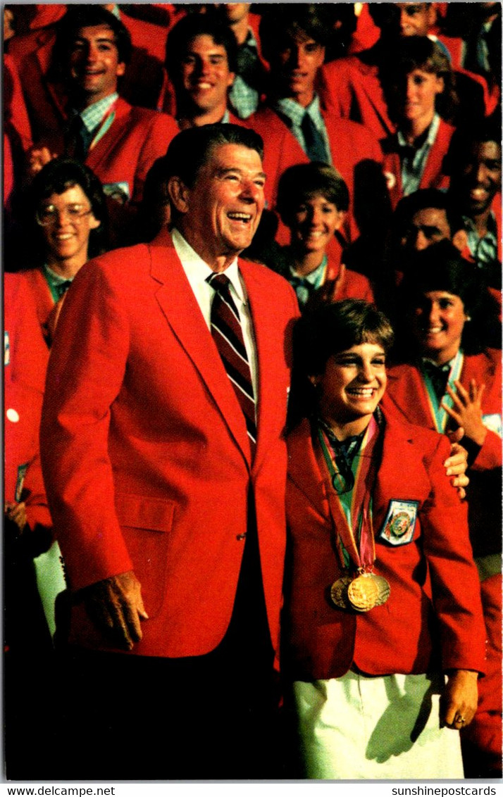 President Reagan Greeting Mary Lou Retton Of The U S Olympic Team In Los Angeles - Presidenti