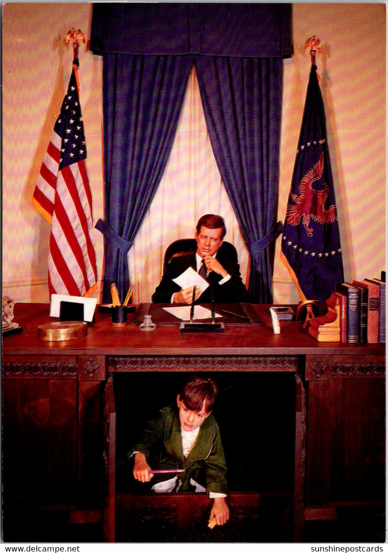President Kennedy Working While His Son John-John Plays Hide And Seek Parade Of Presidents Wax Museum Near Mt Rushmore - Presidentes