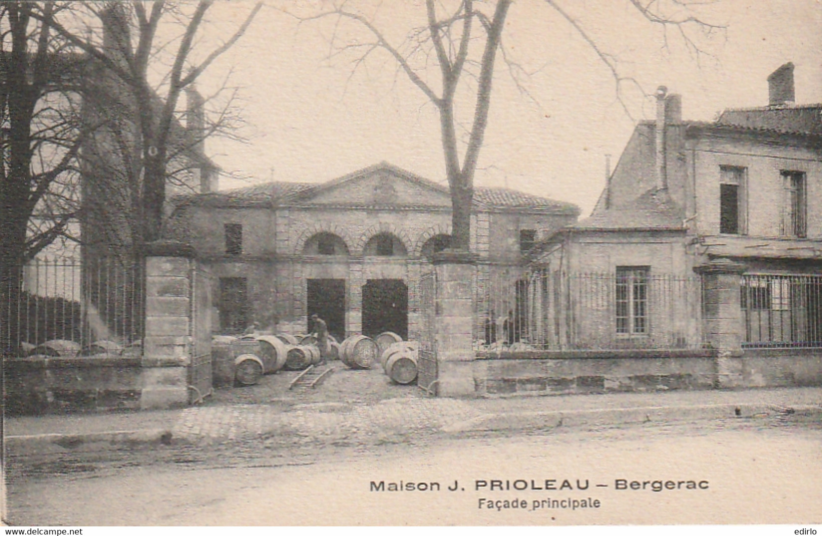 *** 24  ***  Vin -  BERGERAC  Prioleau Façade Principale - Neuve Excellent état - Wijnbouw