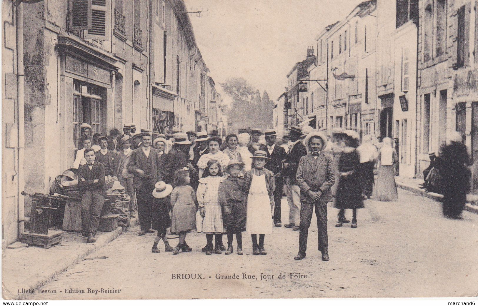 Brioux Grande Rue Jour De Foire édition Roy Reinier Cliché Besson - Brioux Sur Boutonne