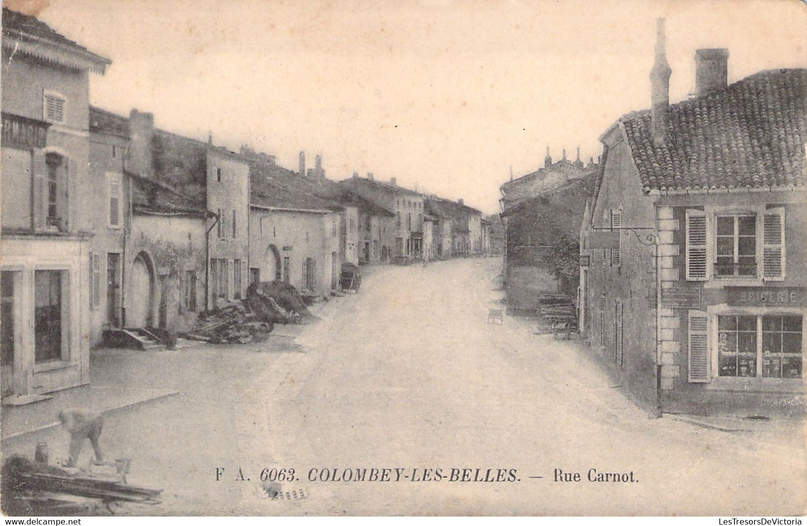 54 - COLOMBEY LES BELLES - Rue Carnot - Carte Postale Ancienne - Colombey Les Belles