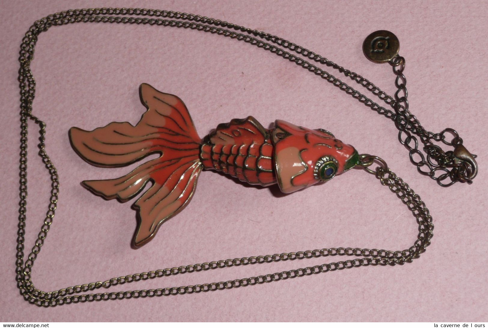 Rare Bijou Chaine Avec Pendentif En Métal émaillé Poisson Rouge Articulé Guppy - Necklaces/Chains