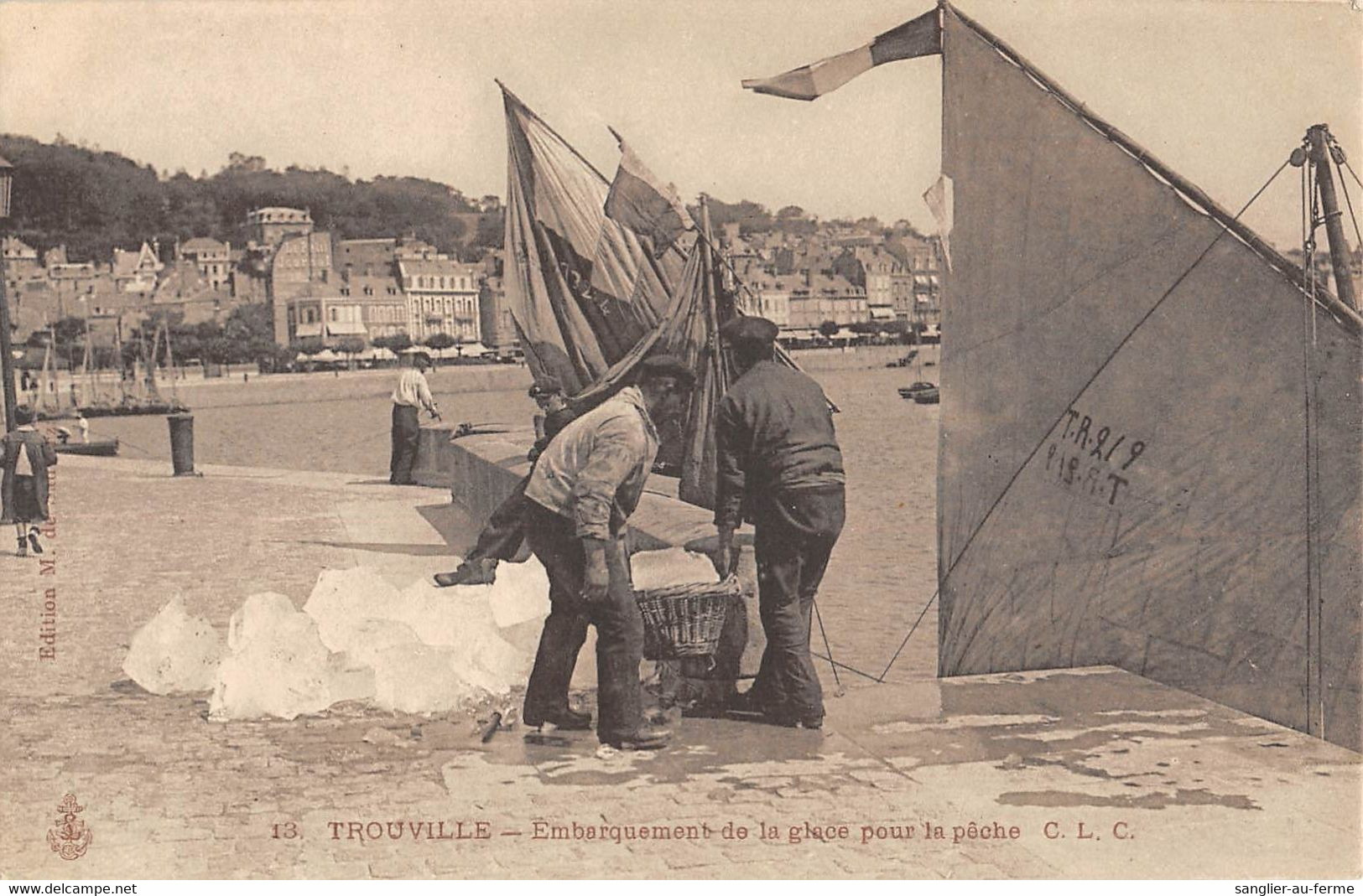 CPA 14 TROUVILLE EMBARQUEMENT DE LA GLACE POUR LA PECHE - Trouville