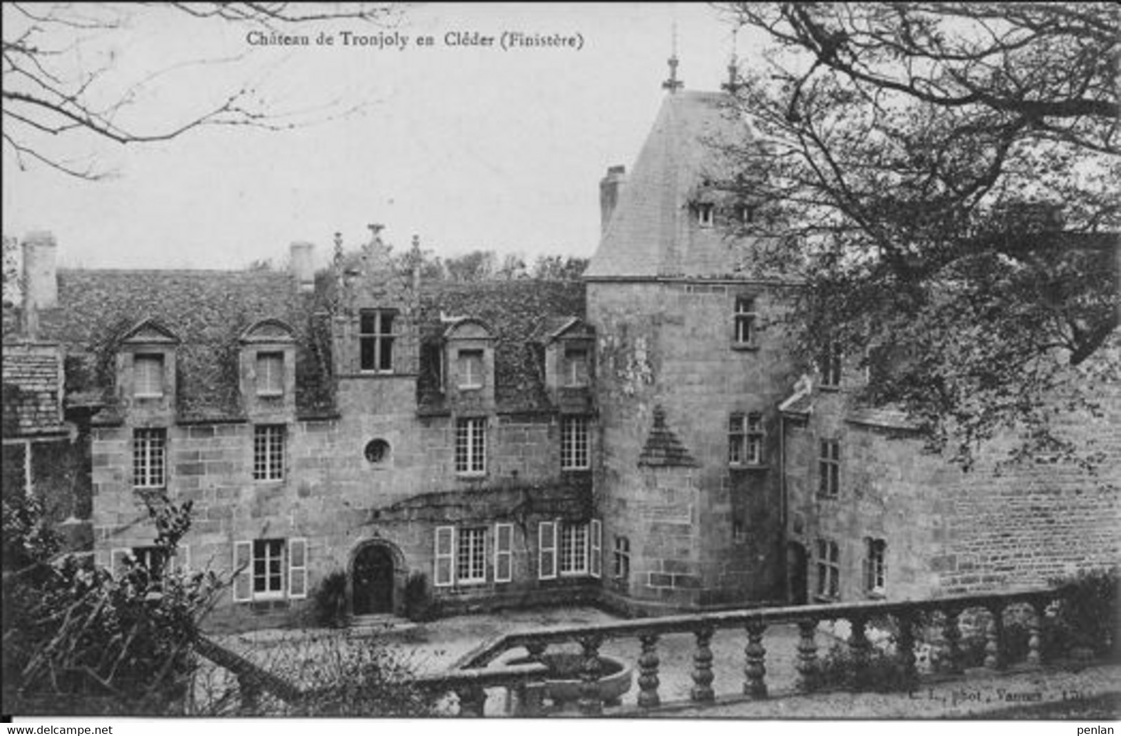 Château De Tronjoly En Cléder - Cléder