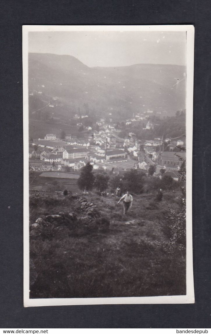 Photo Originale Vintage Snapshot Randonnee Dans Les Vosges Randonneurs Vue Sur Cornimont  ( 54551) - Luoghi