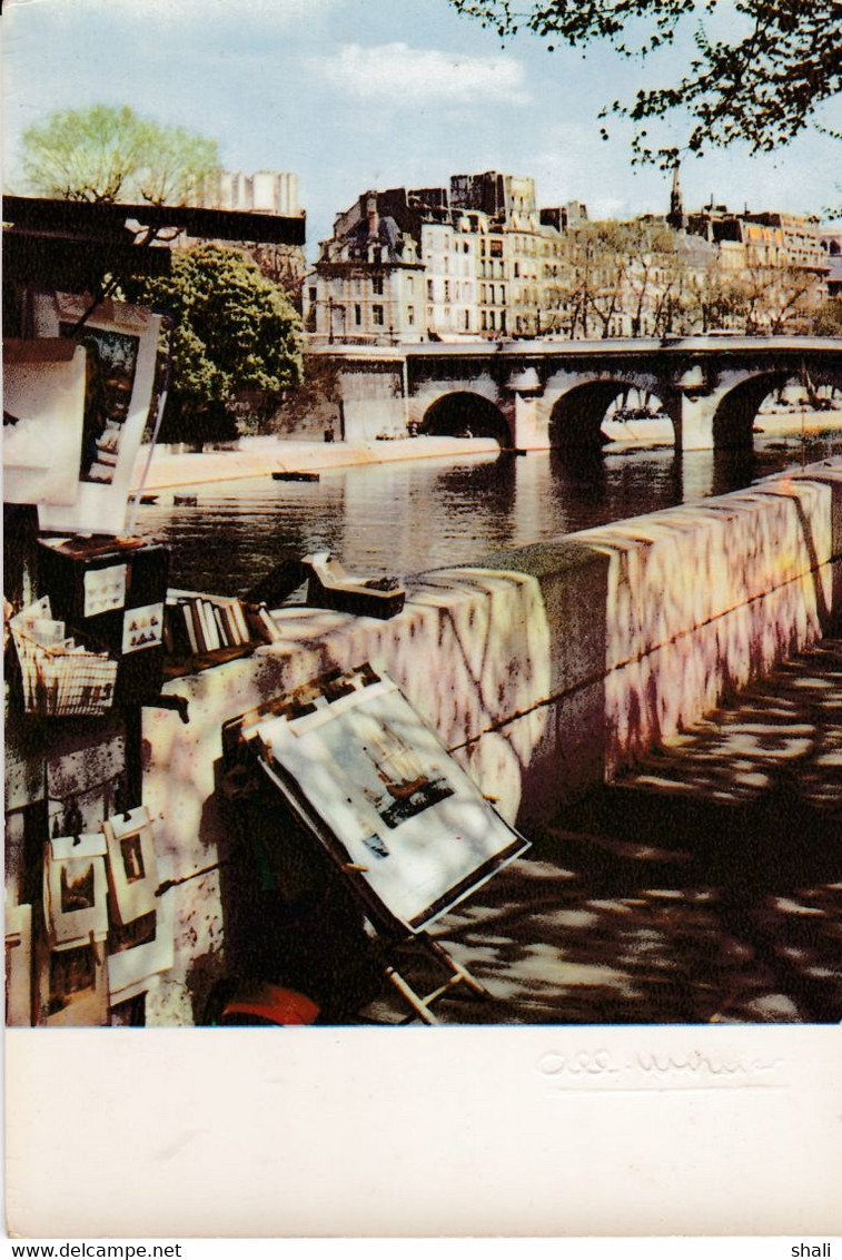 CPSM PARIS LES QUAIS VERS LE PONT NEUF - Petits Métiers à Paris