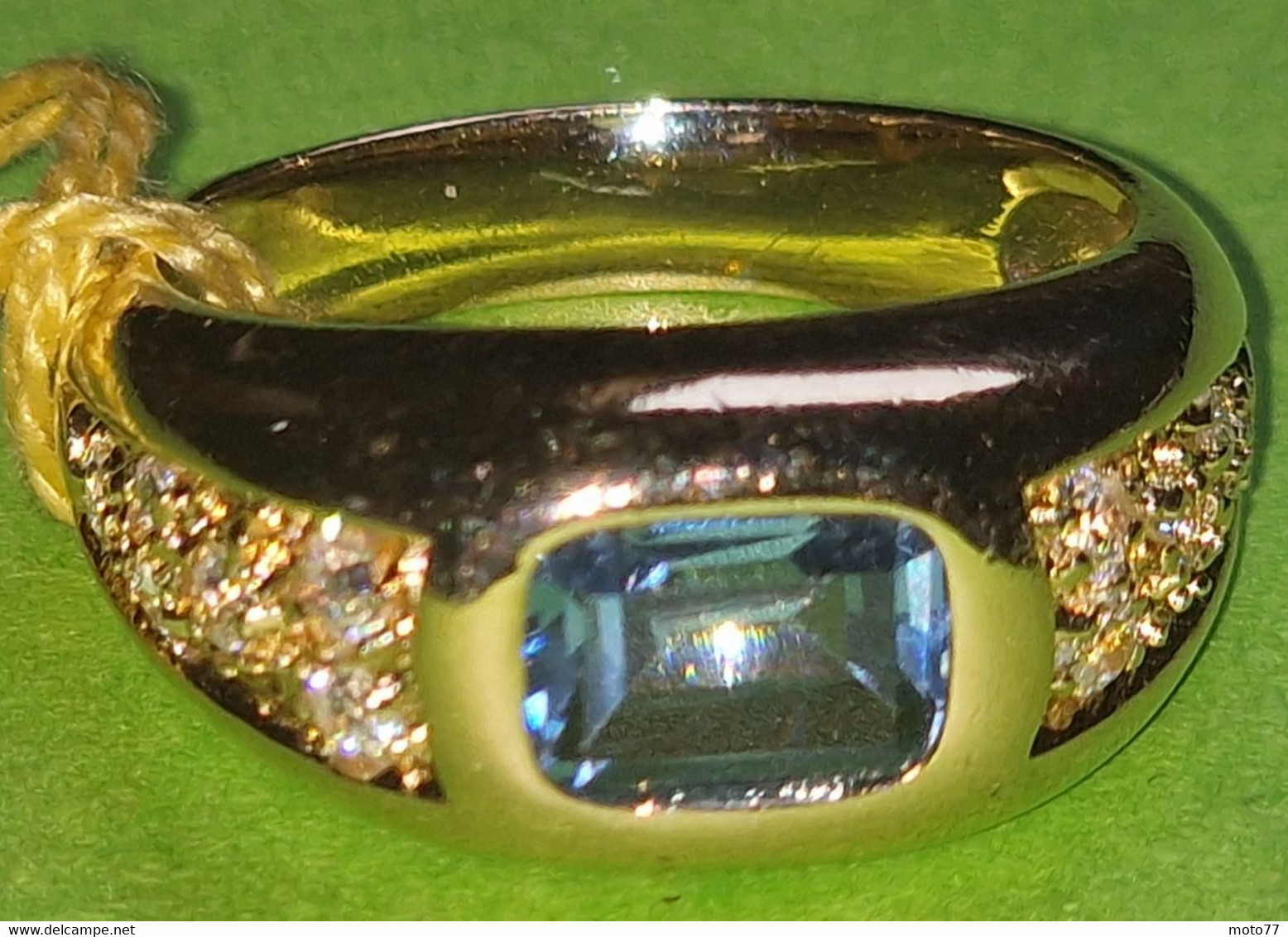 Jolie BAGUE - Plaquée OR Pierre De Synthèse- Diamètre Intérieur(pour Le Doigt): Environ 17 Mm -"neuf De Stock"-Vers 2000 - Anillos