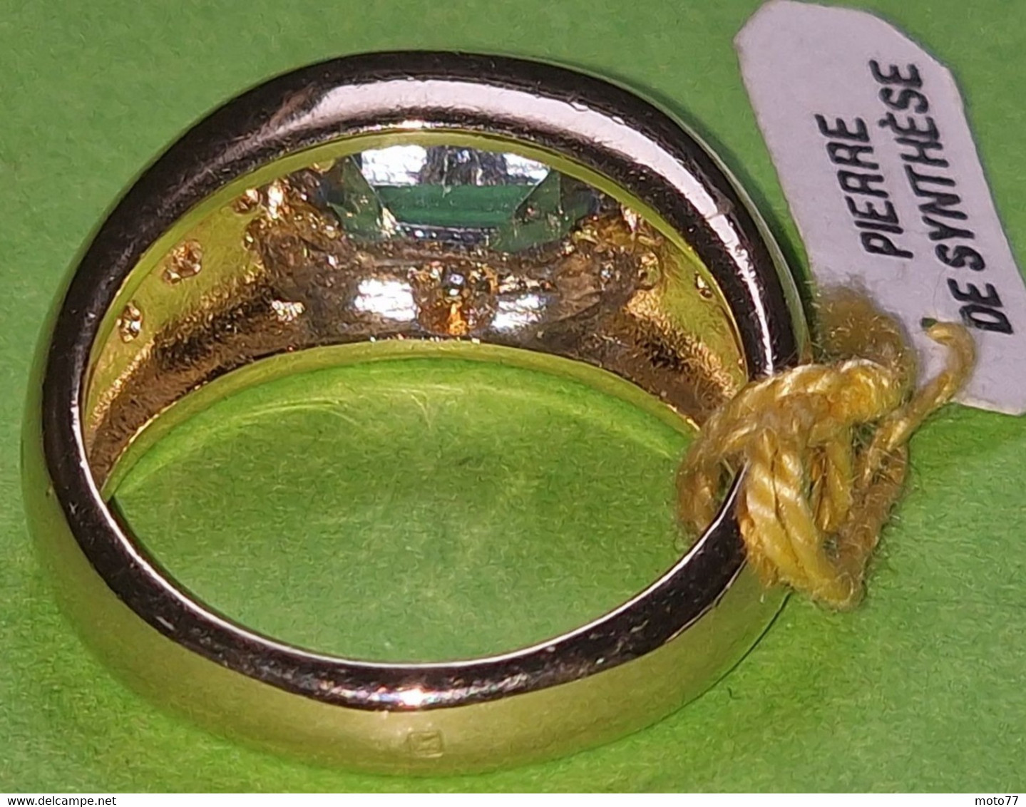 Jolie BAGUE - Plaquée OR Pierre De Synthèse- Diamètre Intérieur(pour Le Doigt): Environ 17 Mm -"neuf De Stock"-Vers 2000 - Ringe