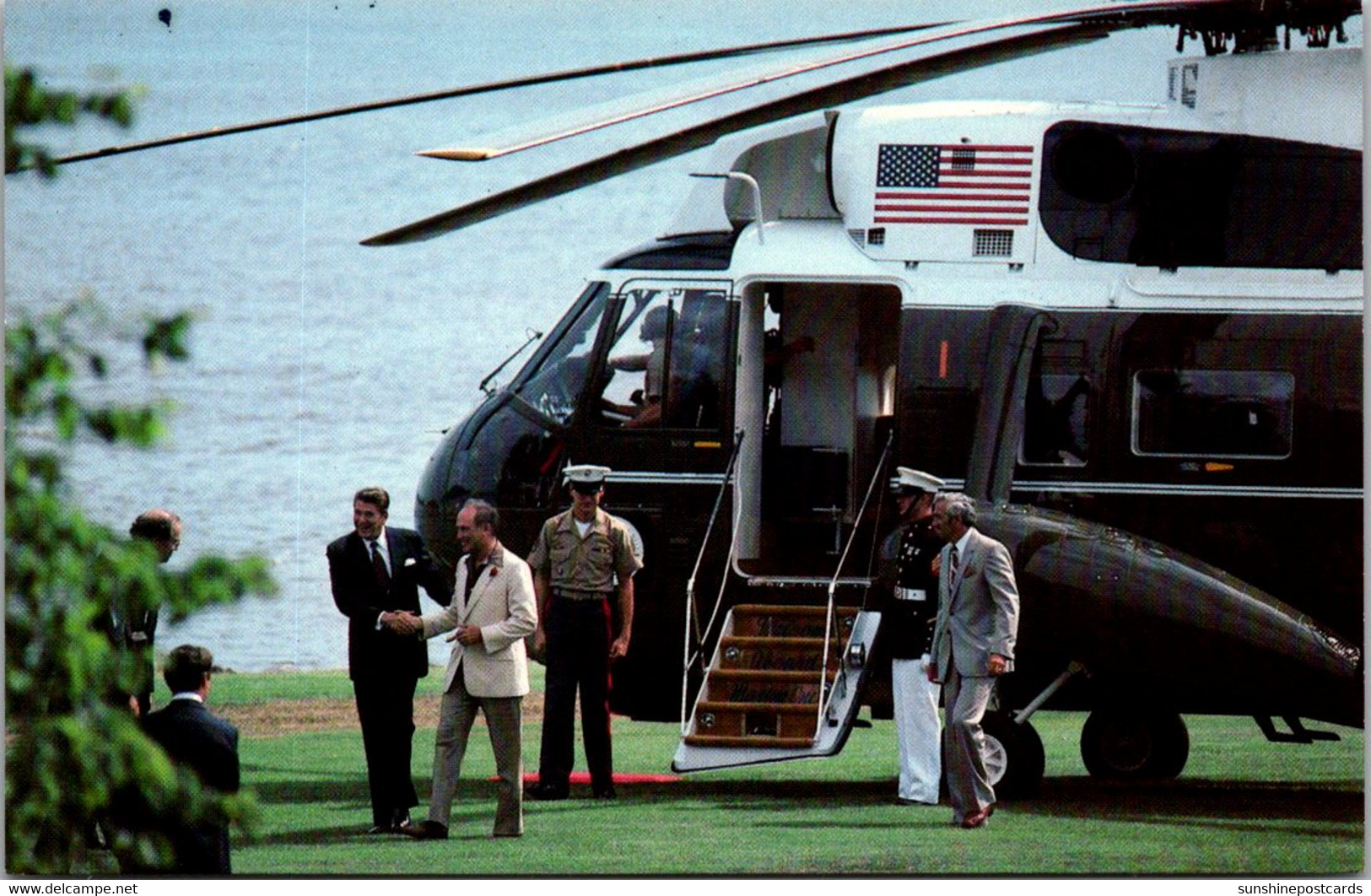 Prime Minister Trudeaux Greets President Reagan At The Ottawa Summit - Présidents