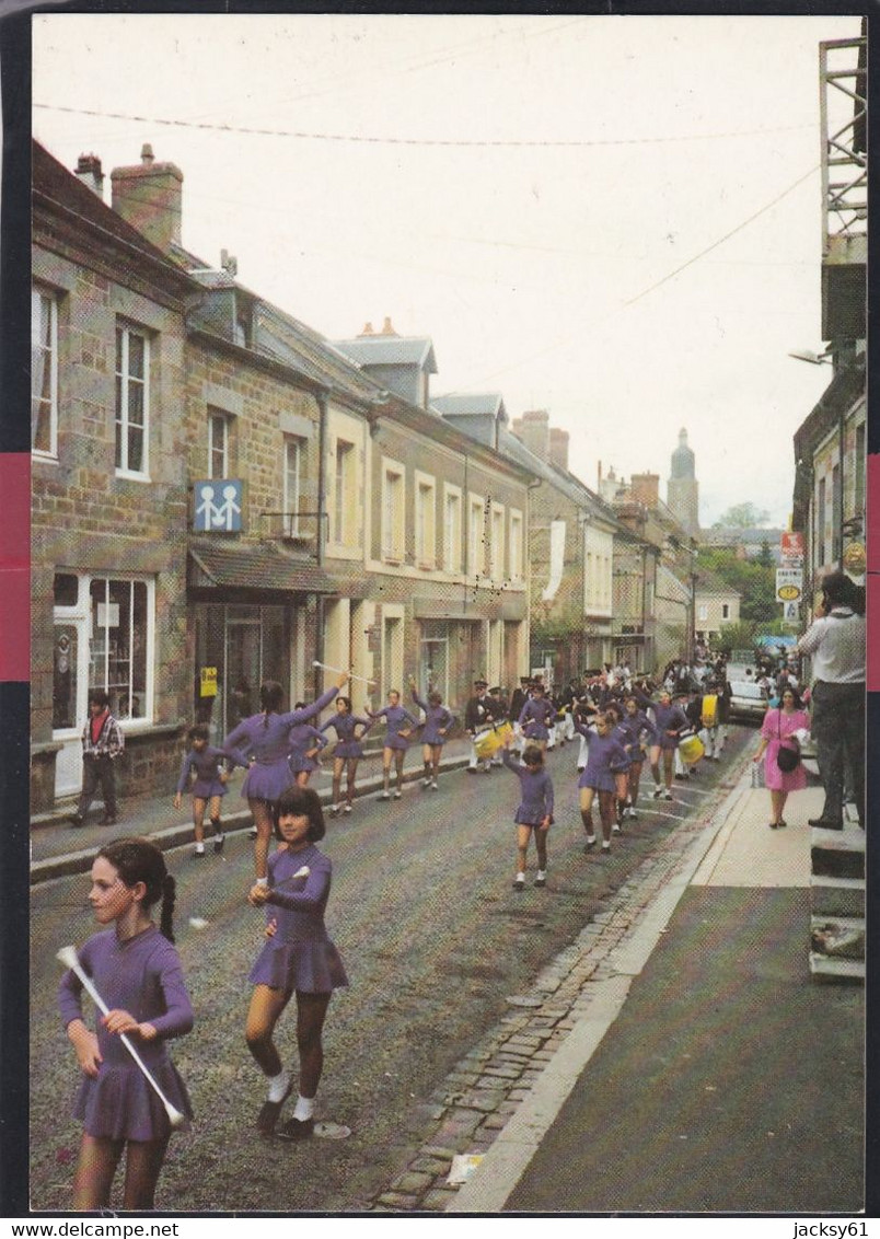 61 - Putanges - Majorettes Et Fanfare 1988 - Putanges