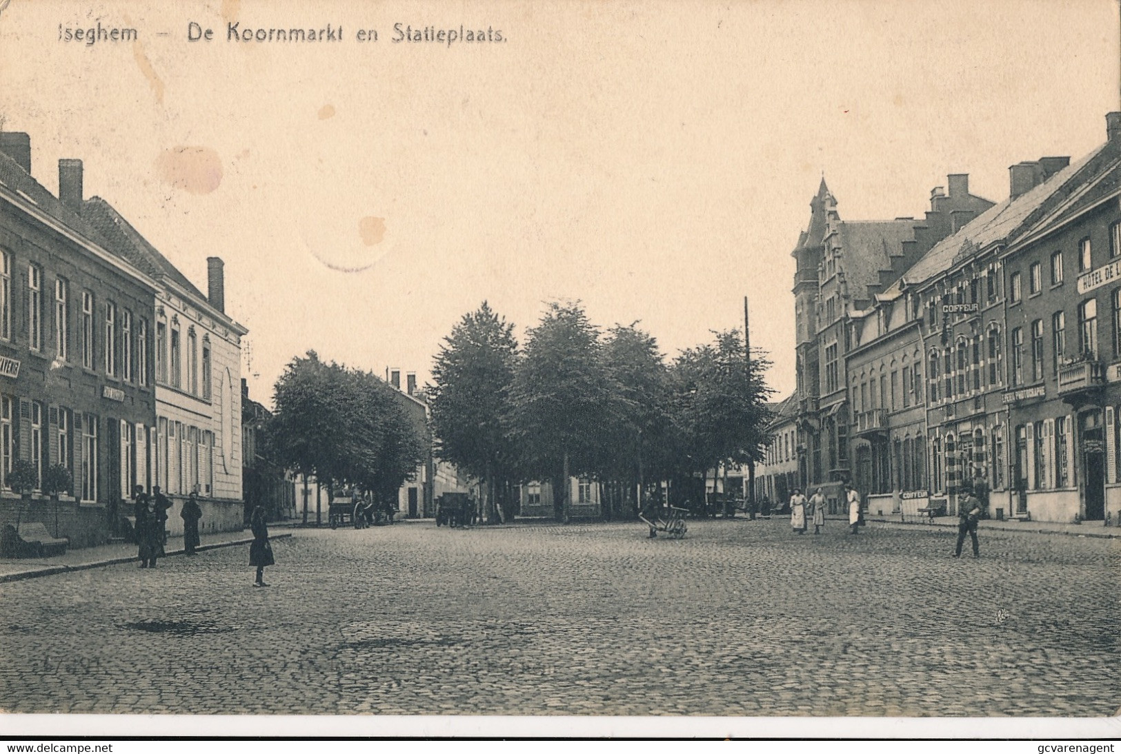 IZEGEM   DE KOORNMARKT EN STATIEPLEIN            ZIE SCANS - Izegem