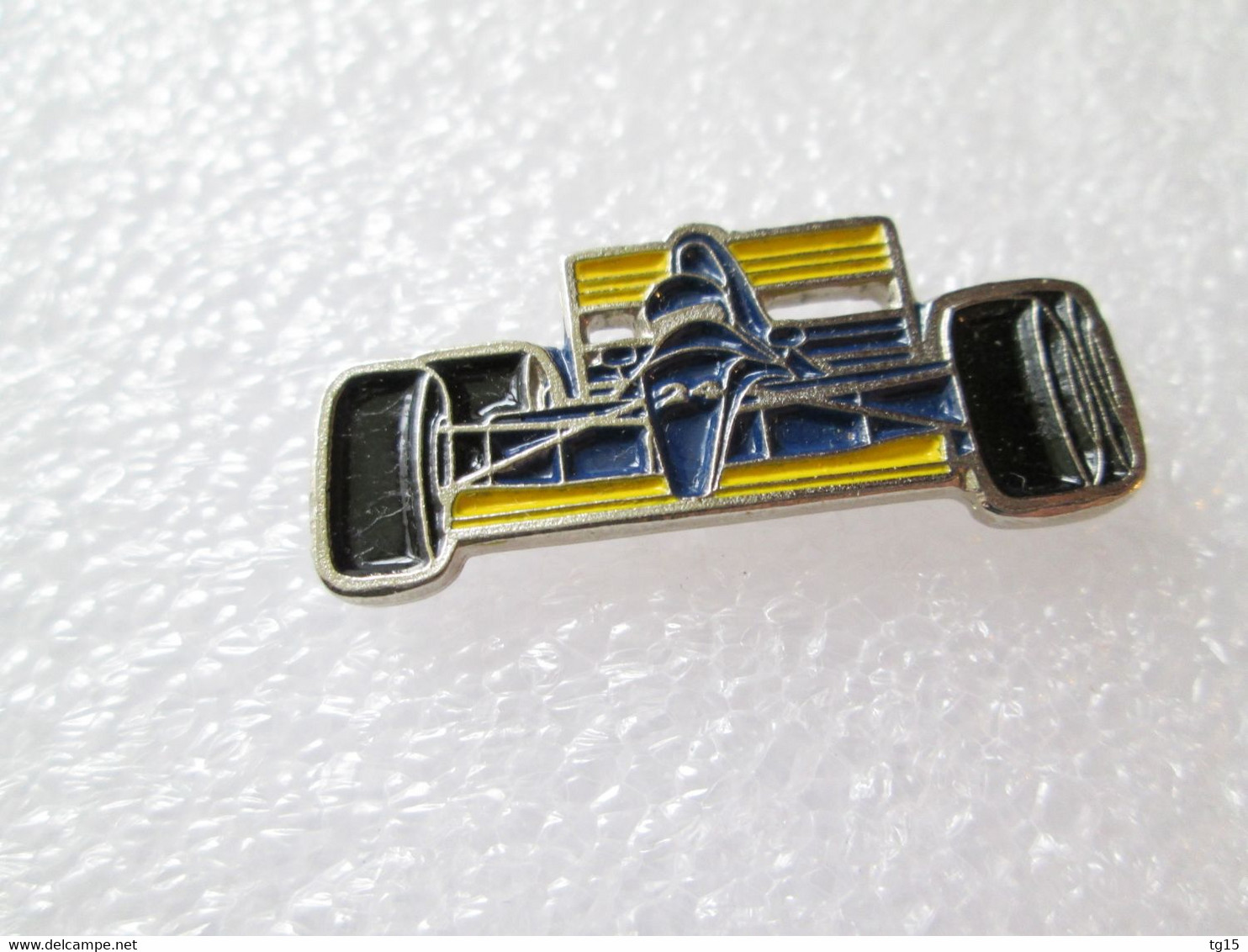 PIN'S    FORMULE 1  MINARDI - F1