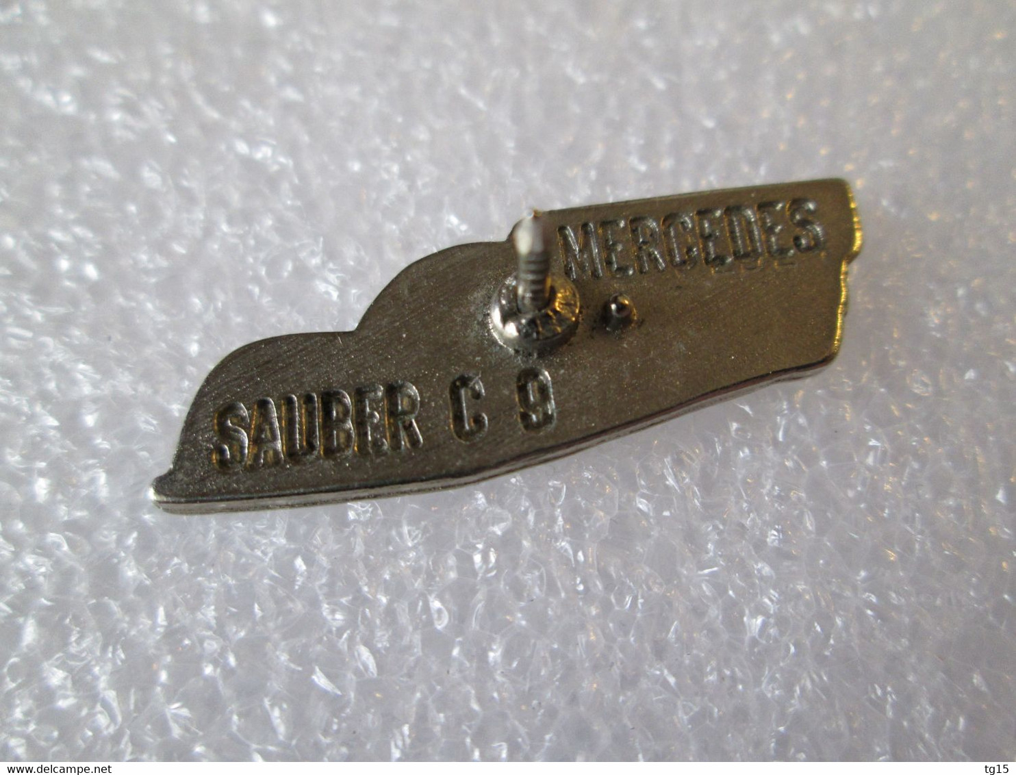 PIN'S    MERCEDES-BENZ SAUBER C 9  (version Gris Clair) - Mercedes