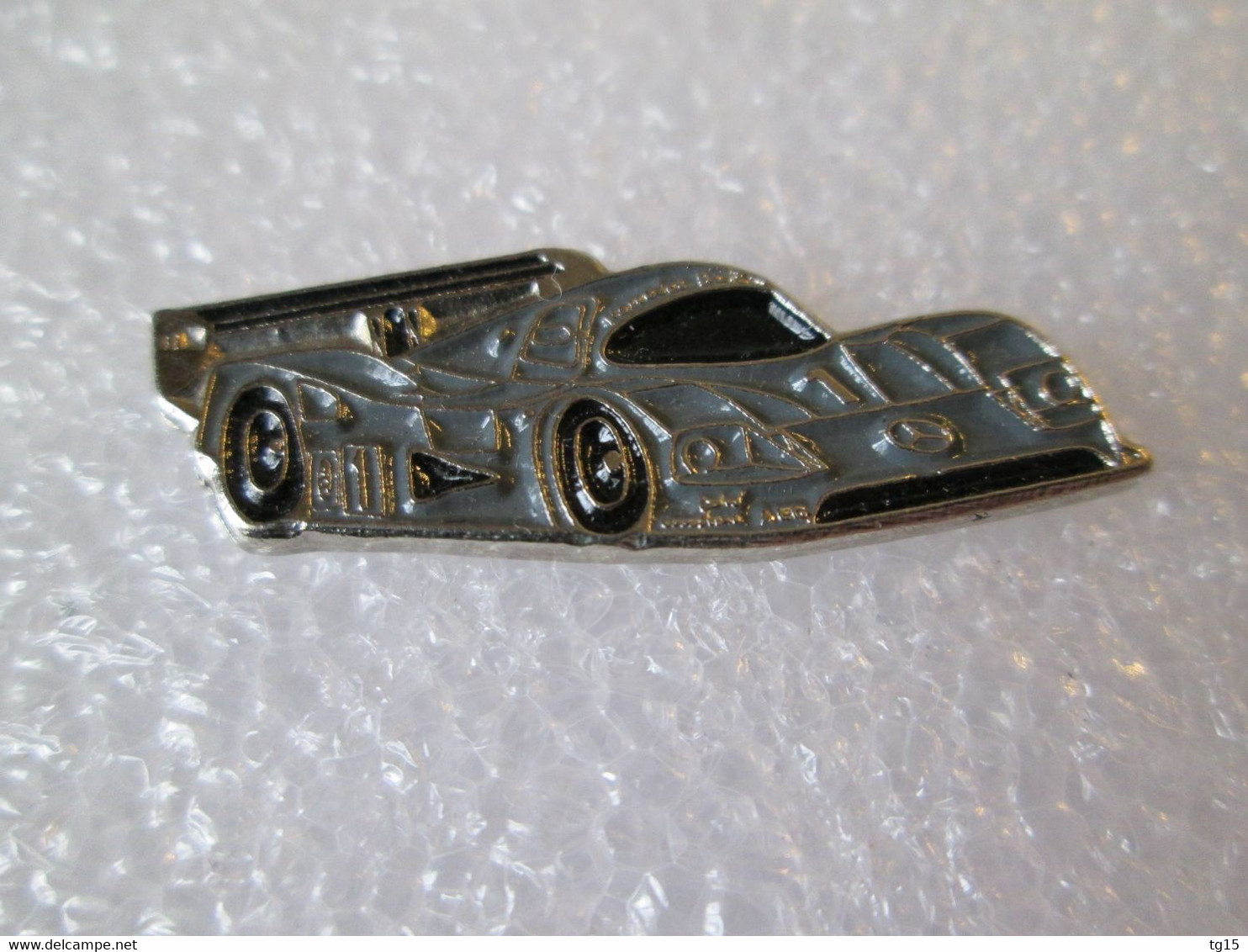 PIN'S    MERCEDES-BENZ SAUBER C 9  (version Gris Foncé) - Mercedes