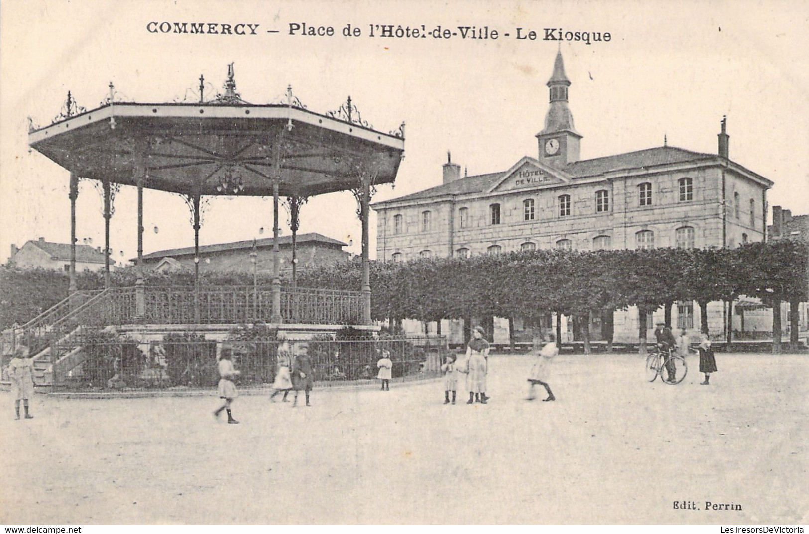 FRANCE - 55 - COMMERCY - Place De L'Hôtel De Ville - Le Kiosque- Edition Perrin - Carte Postale Ancienne - Commercy