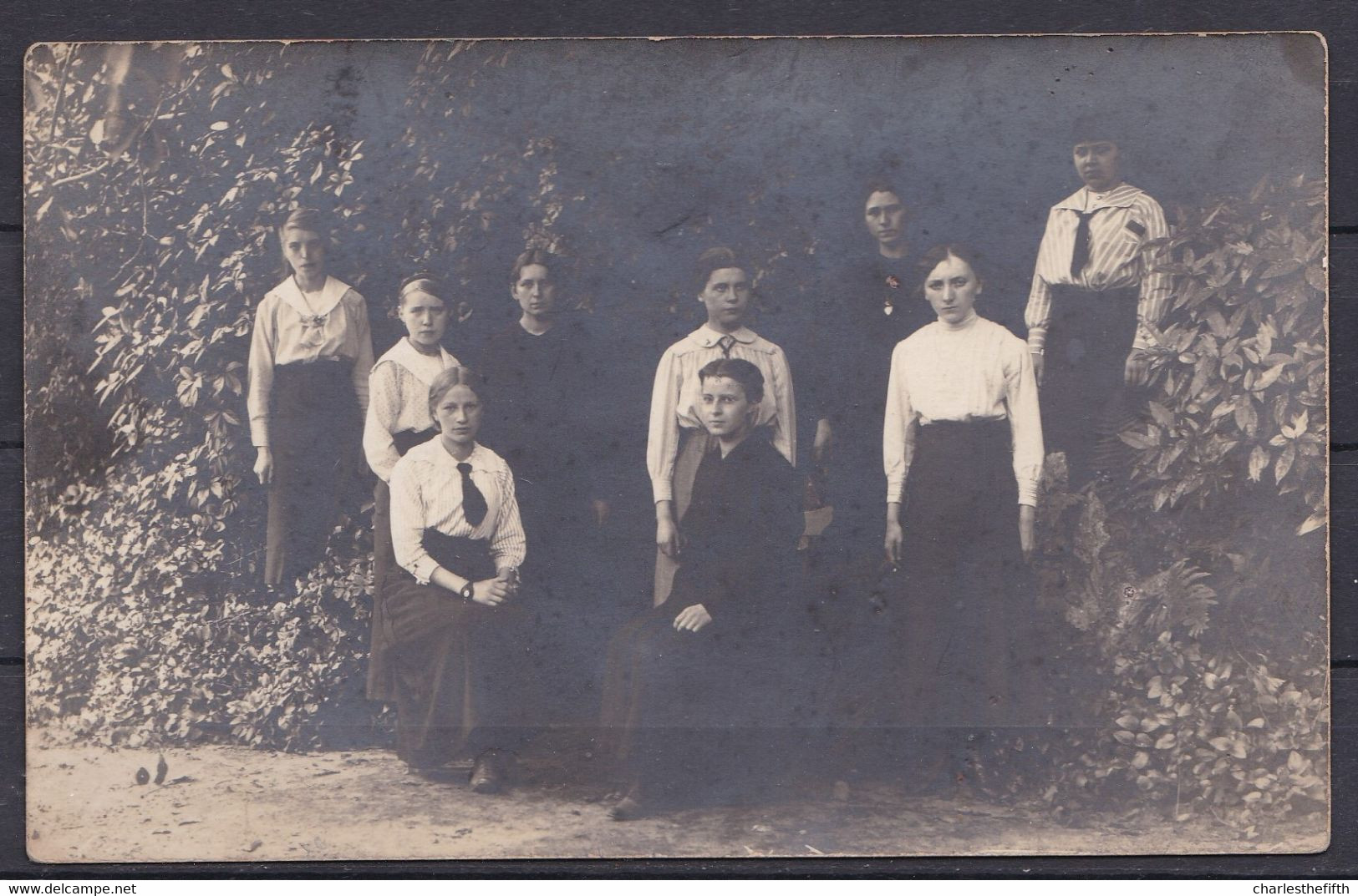 CARTE PHOTO JULIA VERBERCKT A L'ECOLE DE LA SAINTE FAMILLE A THIELT Vers 1900 - TIELT - School H. Familie - Old (before 1900)