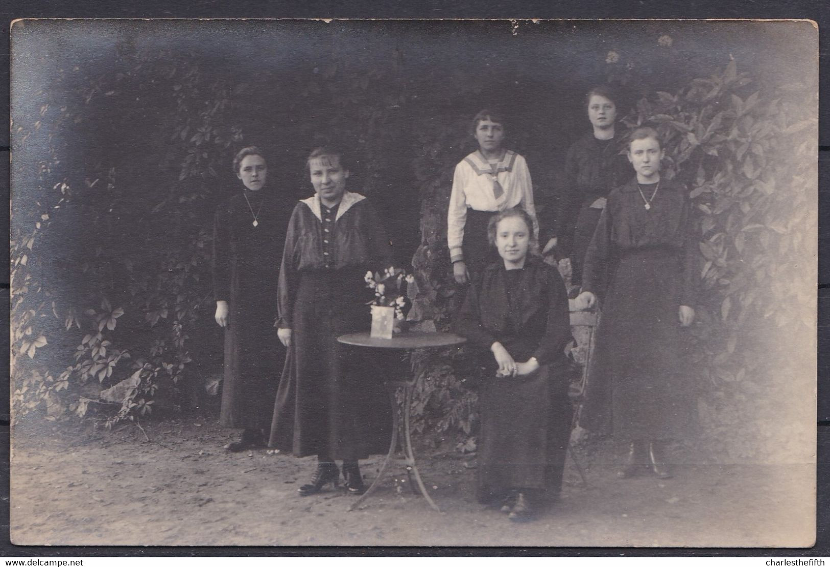 CARTE PHOTO JULIA VERBERCKT A L'ECOLE DE LA SAINTE FAMILLE A THIELT Vers 1900 - TIELT - School H. Familie - Ancianas (antes De 1900)