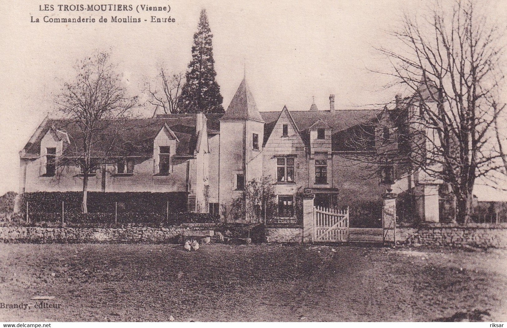 LES TROIS MOUTIERS - Les Trois Moutiers