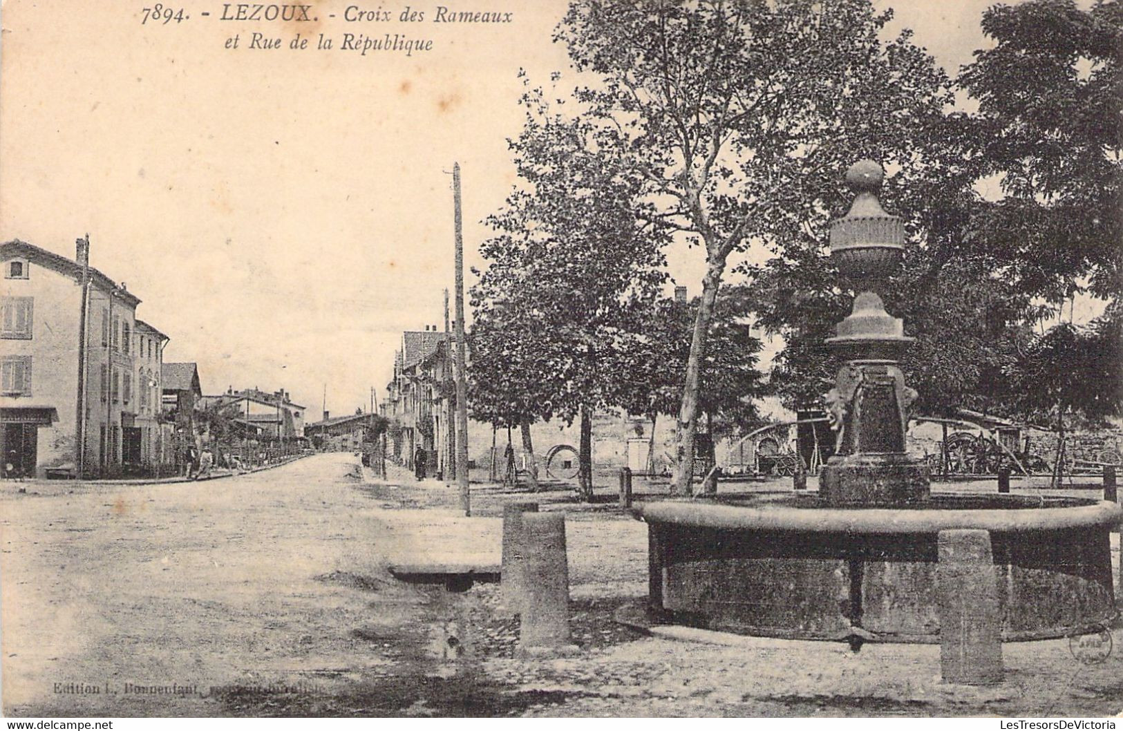 FRANCE - 63 - LEZOUX - Croix Des Rameaux Et Rue De La République - Carte Postale Ancienne - Lezoux