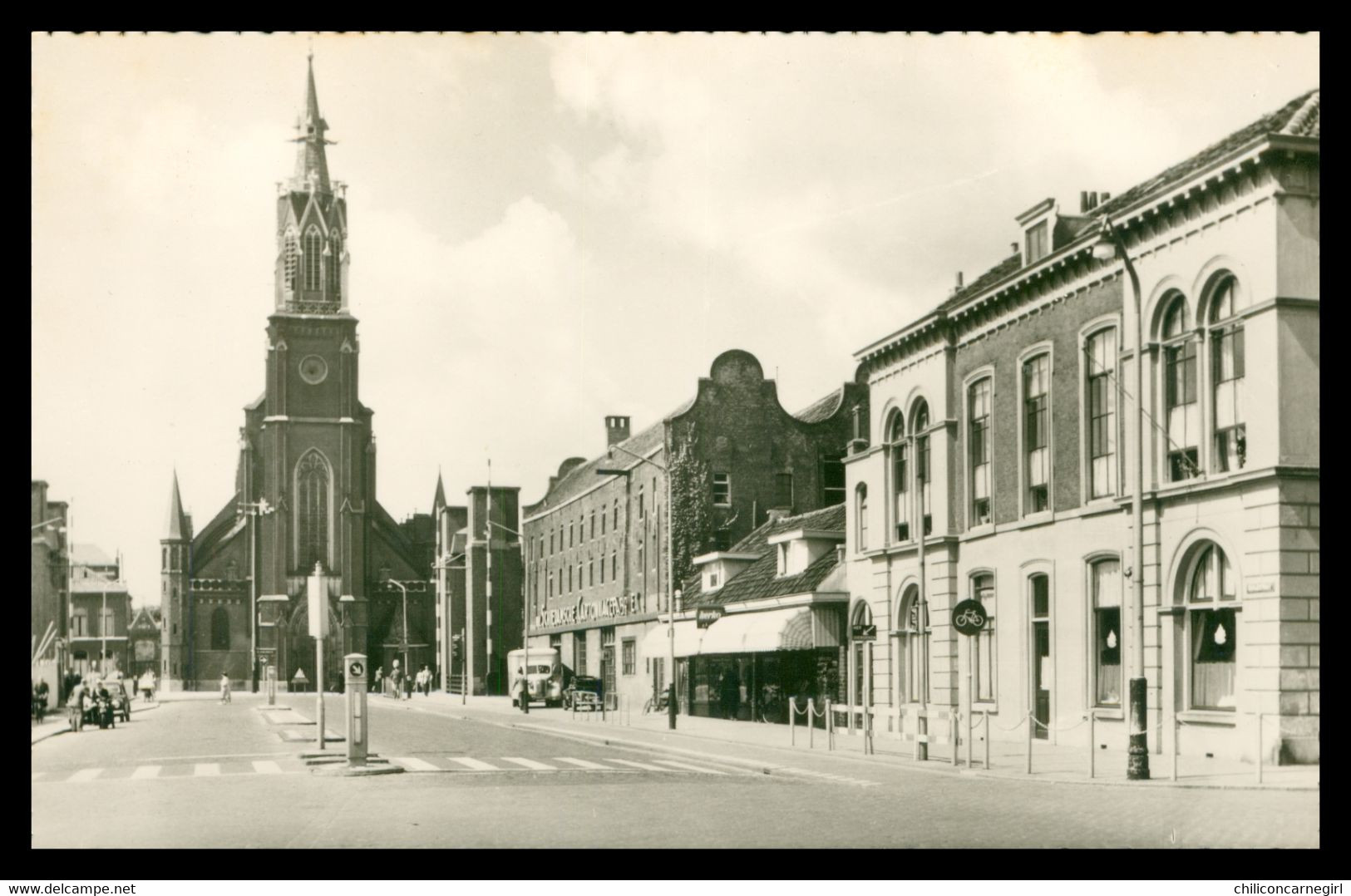 * Cpsm - SCHIEDAM - Oranjestraat - Eglise - Commerce - Animée - Voiture - Edit. SPANJERSBERG - S 8 - Schiedam