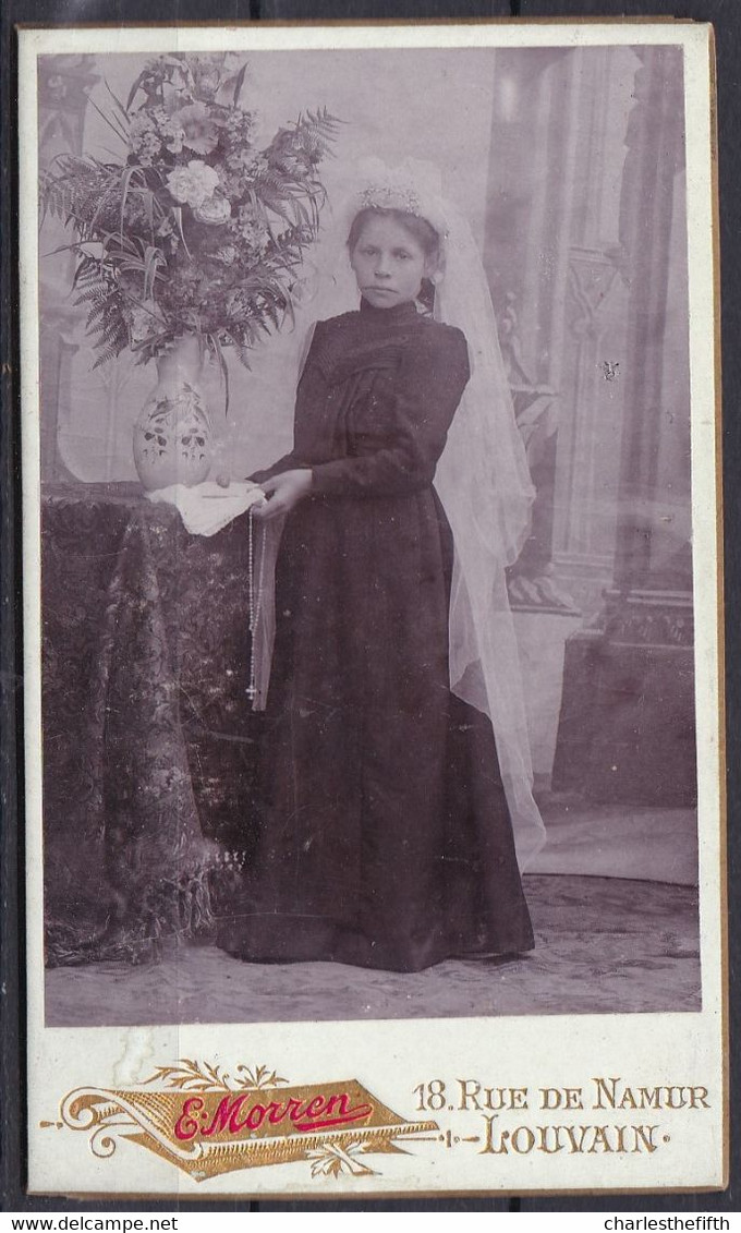 SUPERBE PHOTO CDV MONTEE * FILLETTE FAIT SA COMMUNION *   - Photo Sur Carton - Photo Emile Morren Louvain - Namur - Anciennes (Av. 1900)