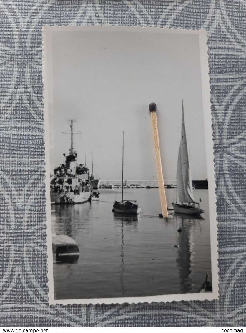 NAVIRE MILITAIRE FREGATE LA DECOUVERTE PHOTO 1948   DANS LE PORT DE MONACO  11.5 X 7.2 CM - Boten