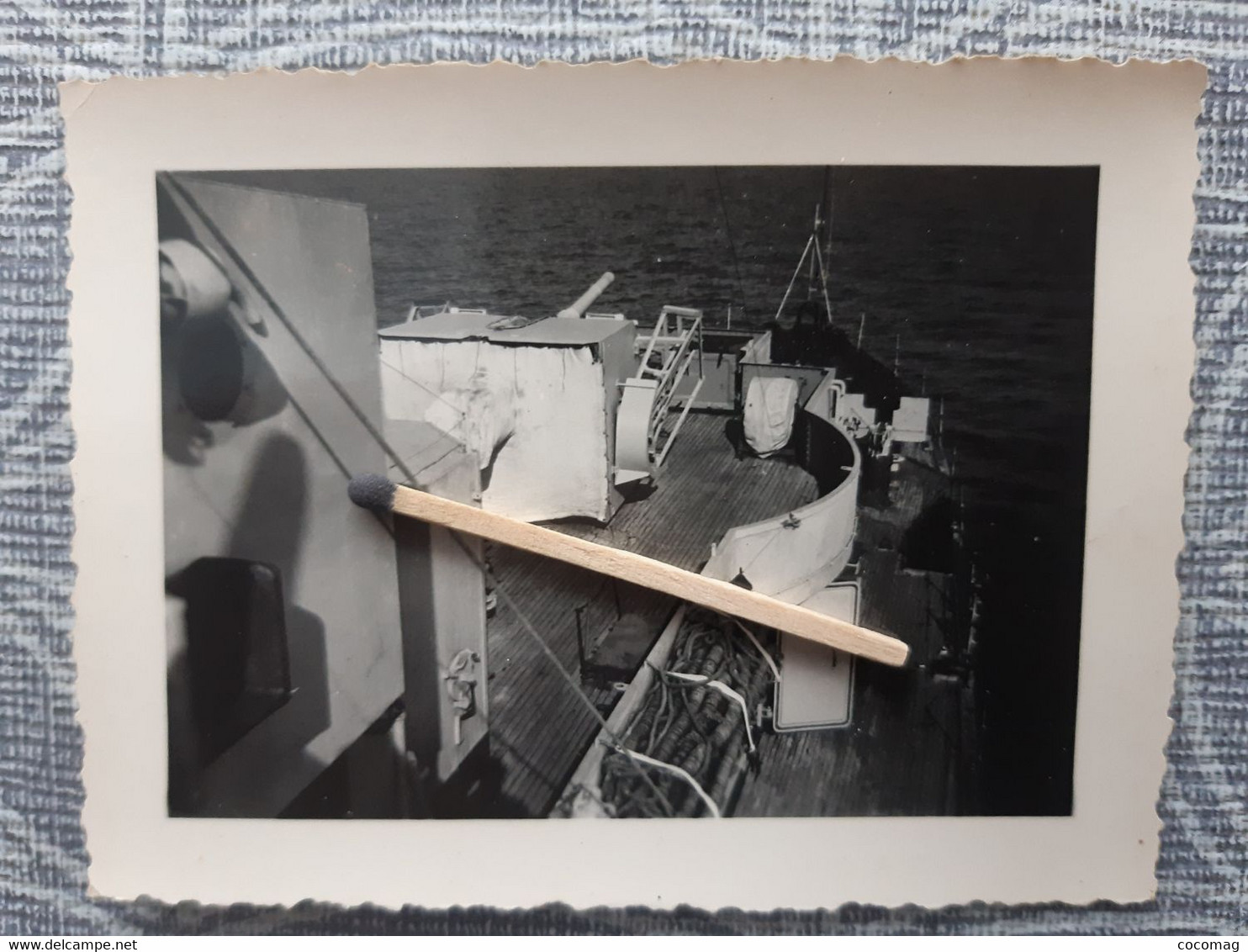 NAVIRE MILITAIRE FREGATE LA DECOUVERTE PHOTO 1948 PLAGE AVANT  DANS LE PORT DE MONACO  9.5 X 7 CM - Schiffe