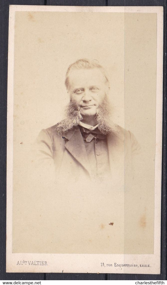 SUPERBE PHOTO CDV LILLE * MONSIEUR SANS MOUSTACHE MAIS AVEC DES PATTES ( FAVORIS ) - Bakkebaard - Photo VALTIER LILLE - Oud (voor 1900)