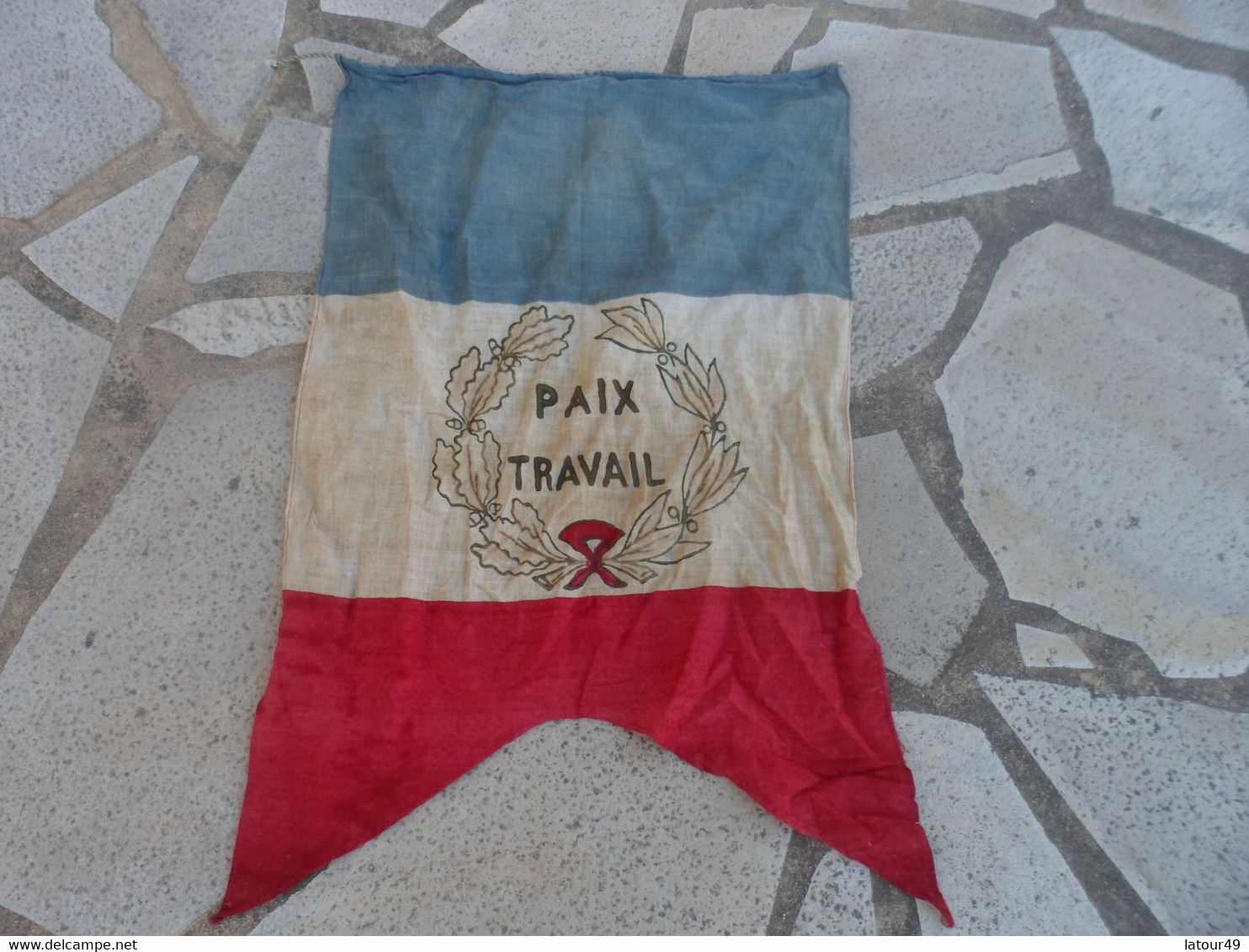 WW2 DRAPEAU FANION   PAIX TRAVAIL  72  X 43  CM - Bandiere