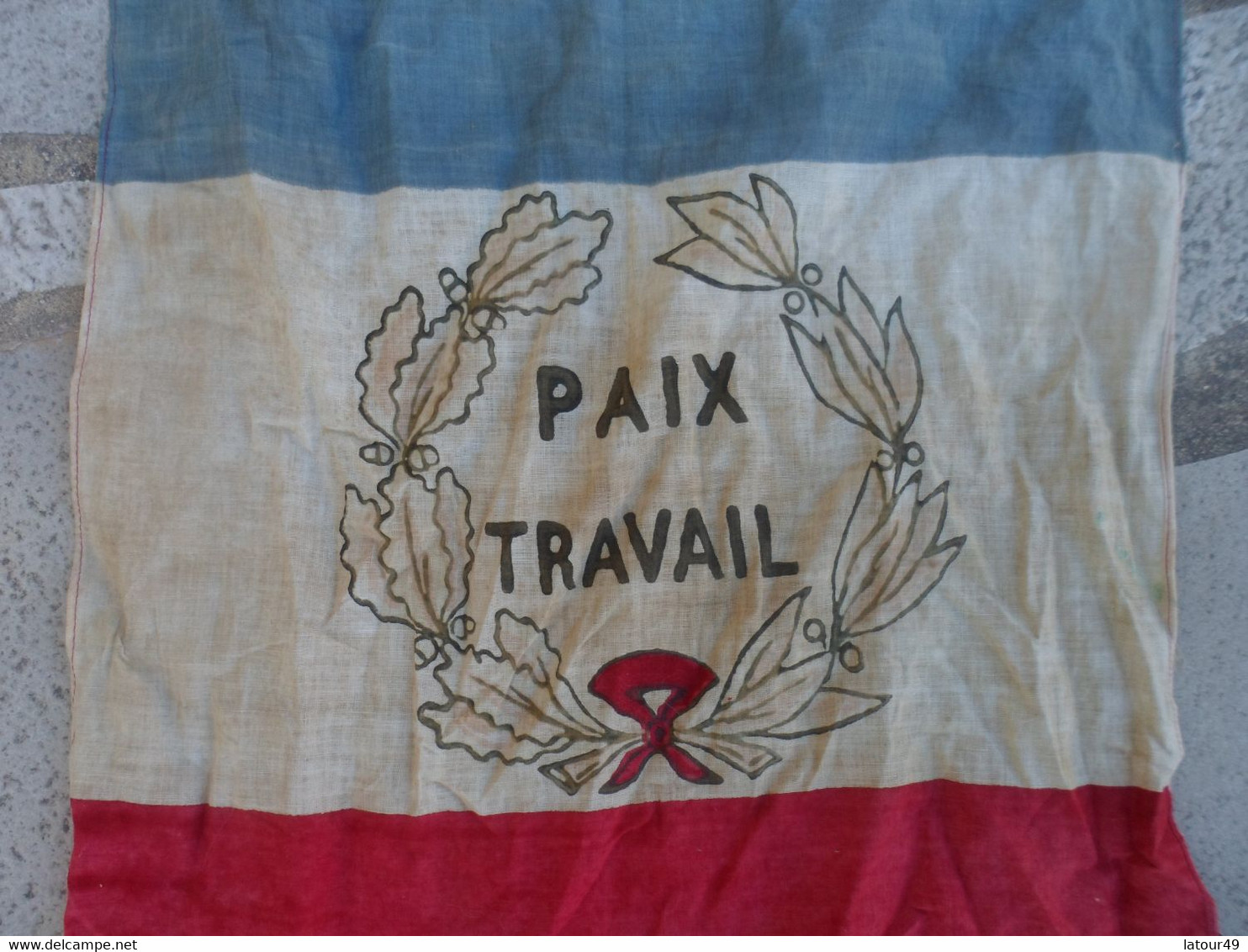 WW2 DRAPEAU FANION   PAIX TRAVAIL  72  X 43  CM - Bandiere