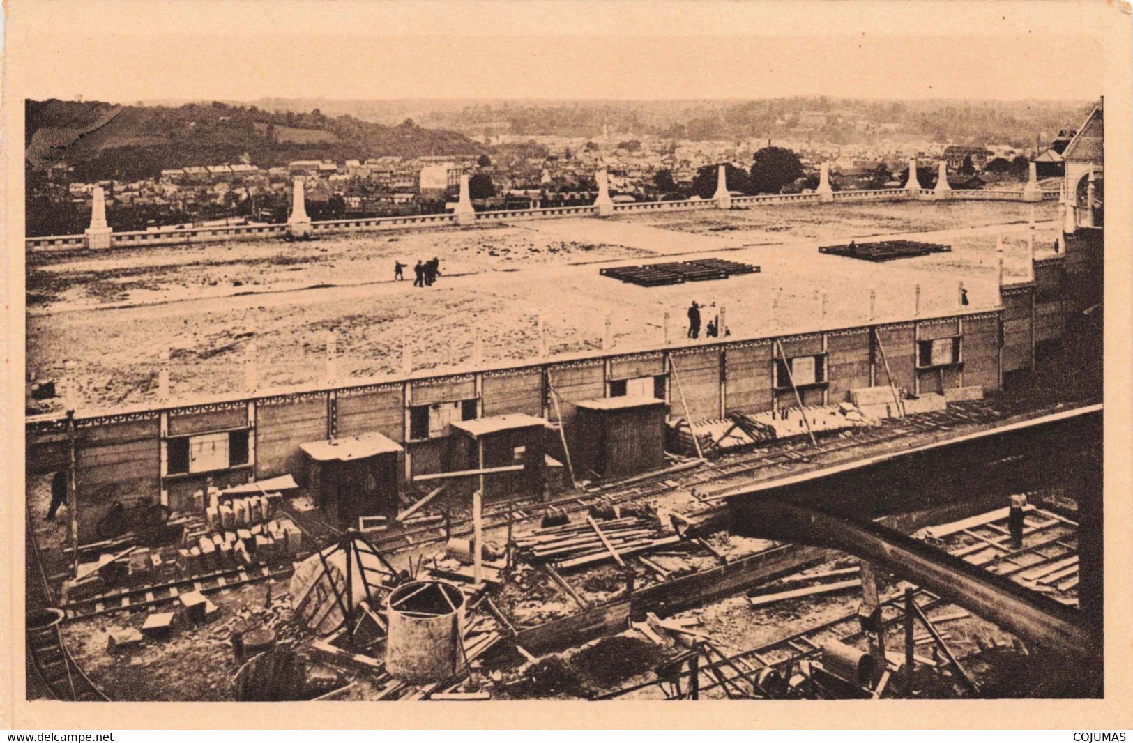 14 - LISIEUX - S09058 - La Basilique - La Ville Vue Du Parvis - L1 - Lisieux